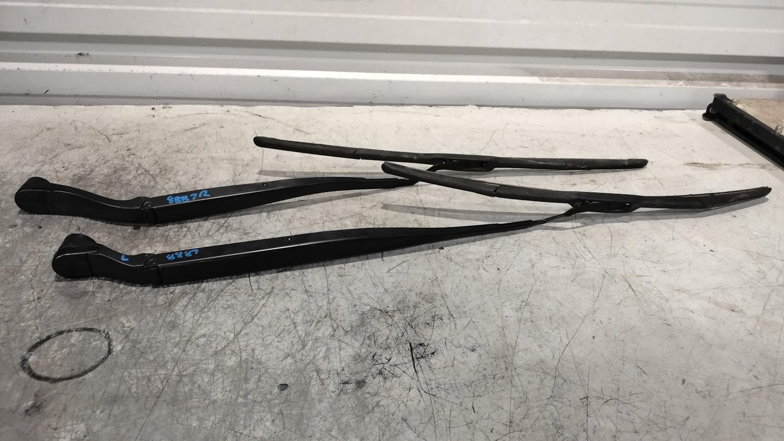 Used auto part listing image: 2017 JEEP GRANDCHEROKEE WIPER ARM FRONT (PAIR), WK, 10/10-02/22 0000401250