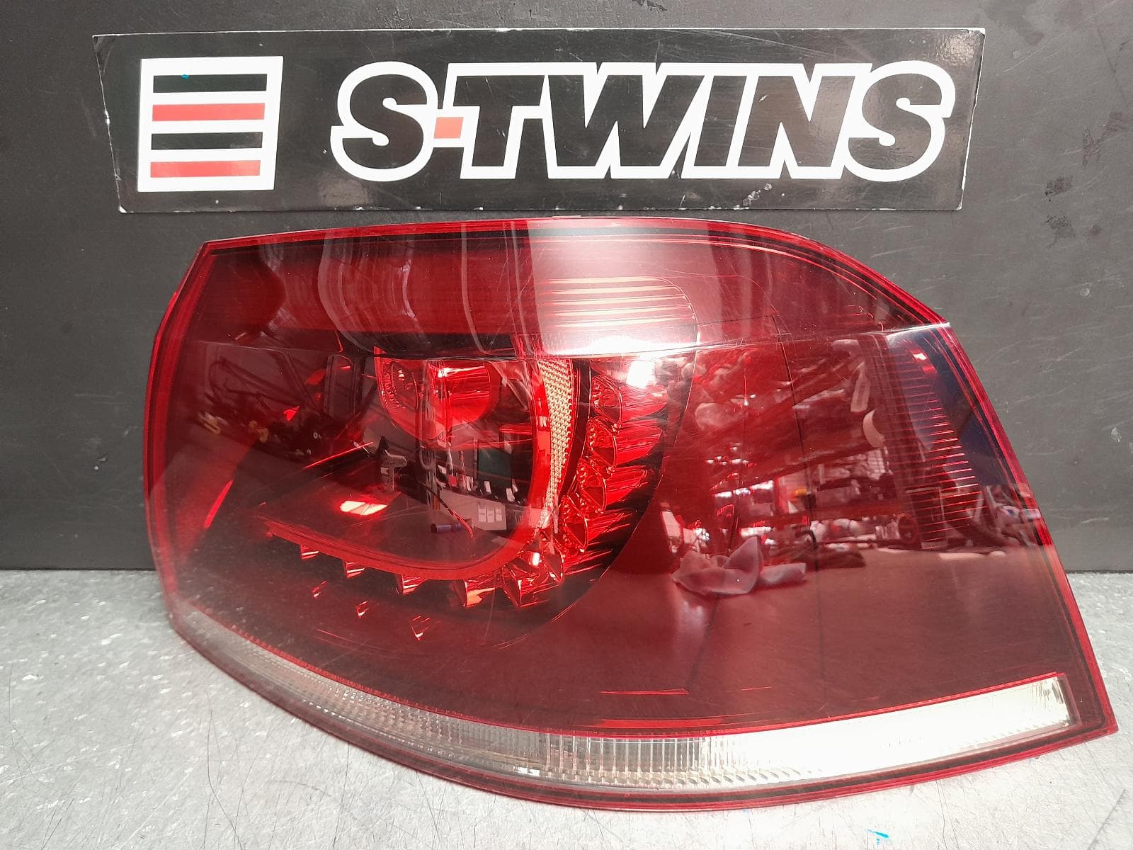 Used auto part listing image: 2012 VOLKSWAGEN GOLF RIGHT TAILLIGHT GEN 6, CABRIO, 07/11-01/16 0000374965