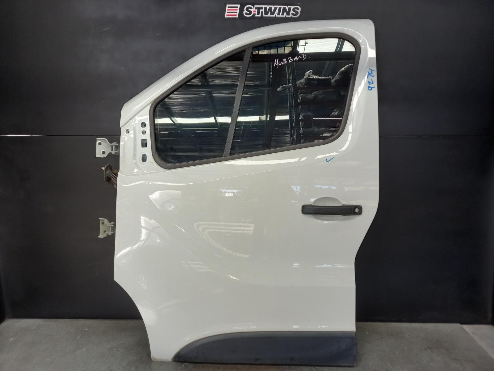 Used auto part listing image: 2017 RENAULT TRAFIC LEFT FRONT DOOR X82, 01/15-06/20 0000373661