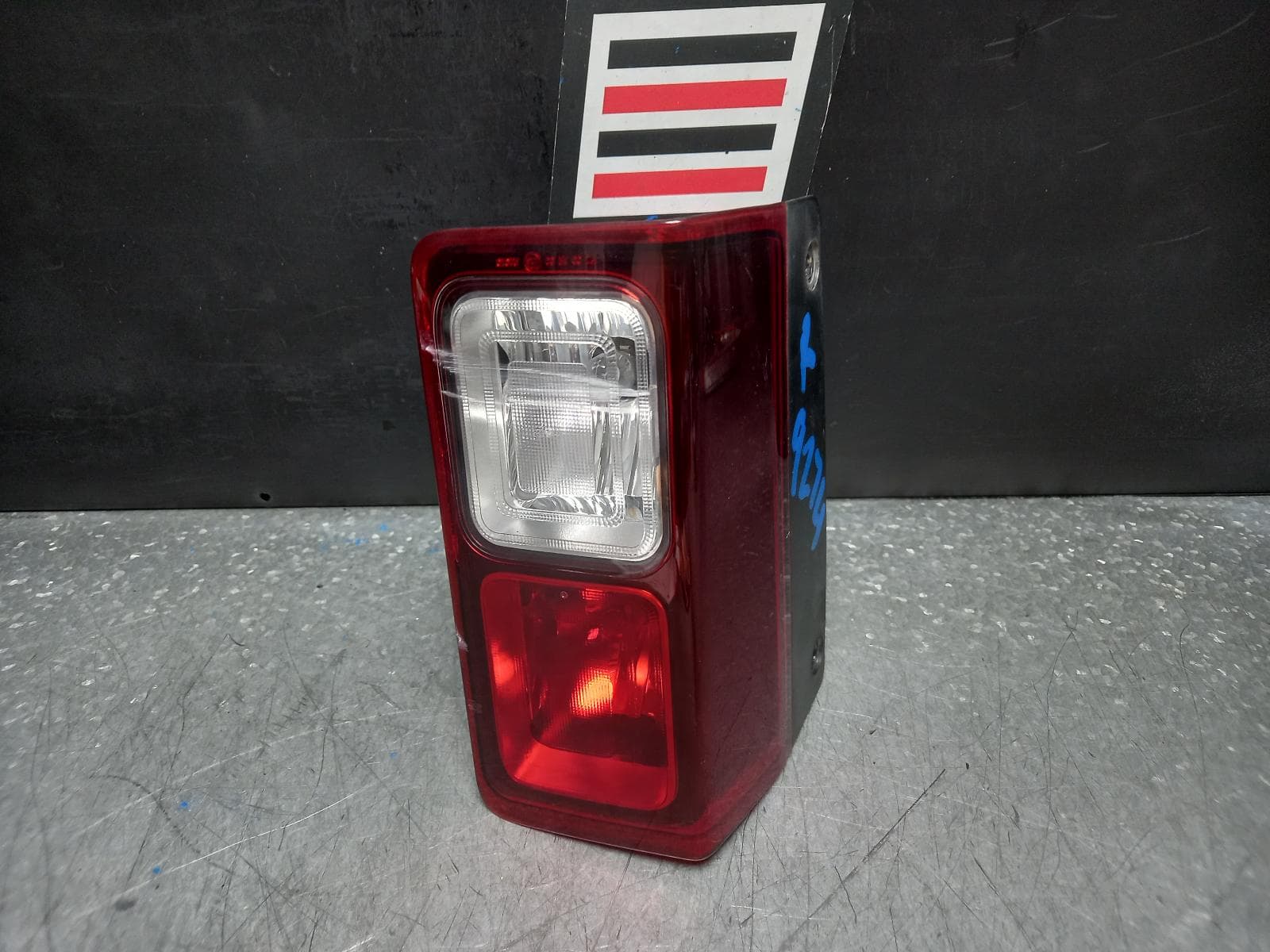 Used auto part listing image: 2017 RENAULT TRAFIC RIGHT TAILLIGHT X82, IN BODY, LOWER, 01/15- 0000373673