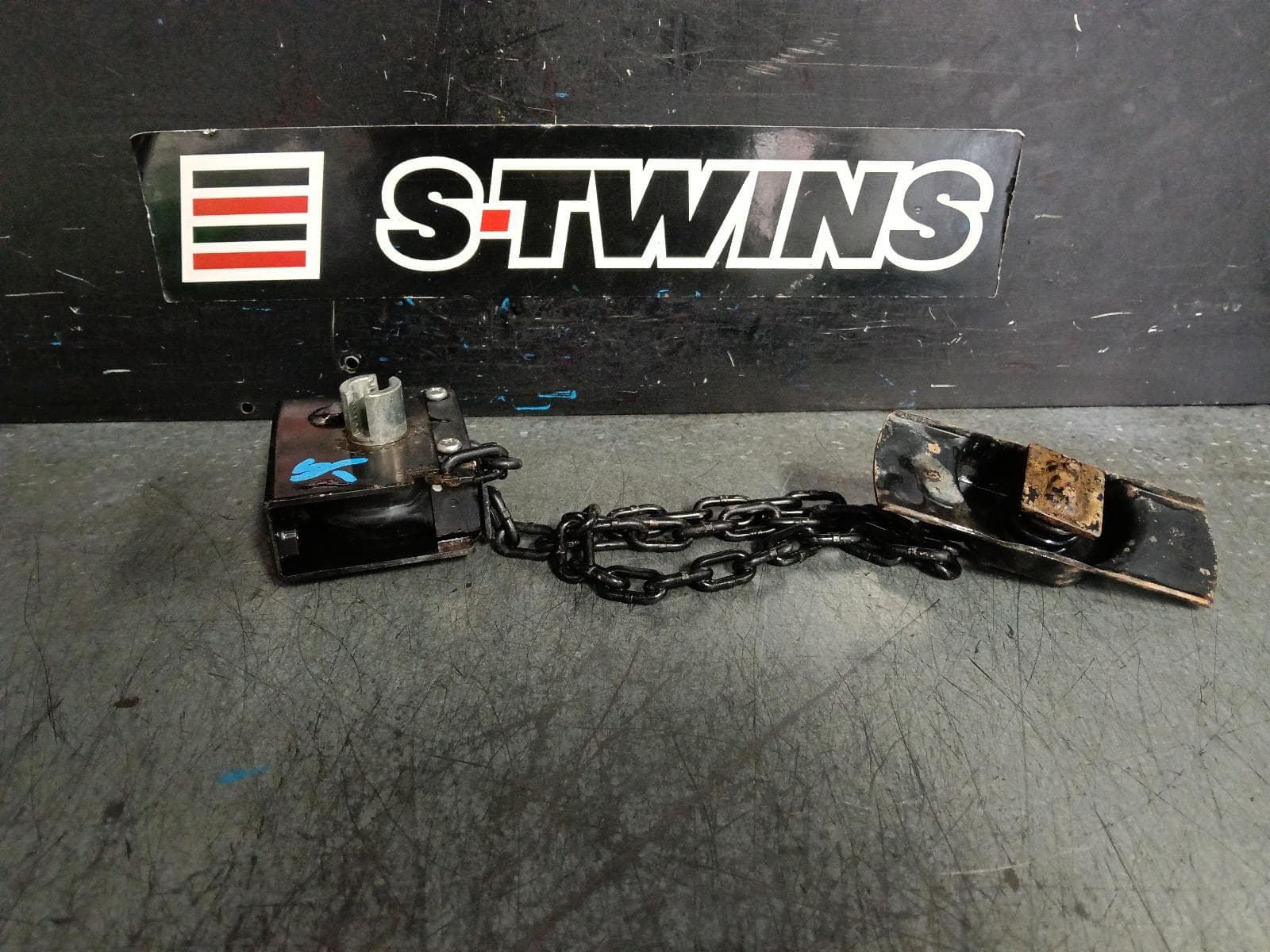 Used auto part listing image: 2018 NISSAN NAVARA SPARE WHEEL WINCH NP300, 05/15-01/26 0000395134