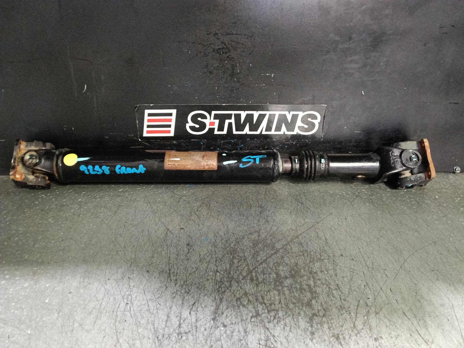 Used auto part listing image: 2018 NISSAN NAVARA FRONT PROP SHAFT NP300, 2.3, DIESEL, MANUAL T/M, 04/15- 0000395137