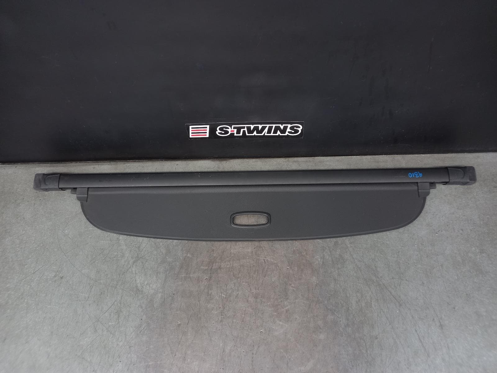 Used auto part listing image: 2018 HYUNDAI SANTA FE PARCEL SHELF CARGO BLIND TM, CARGO BLIND, 03/18-10/23 0000372661
