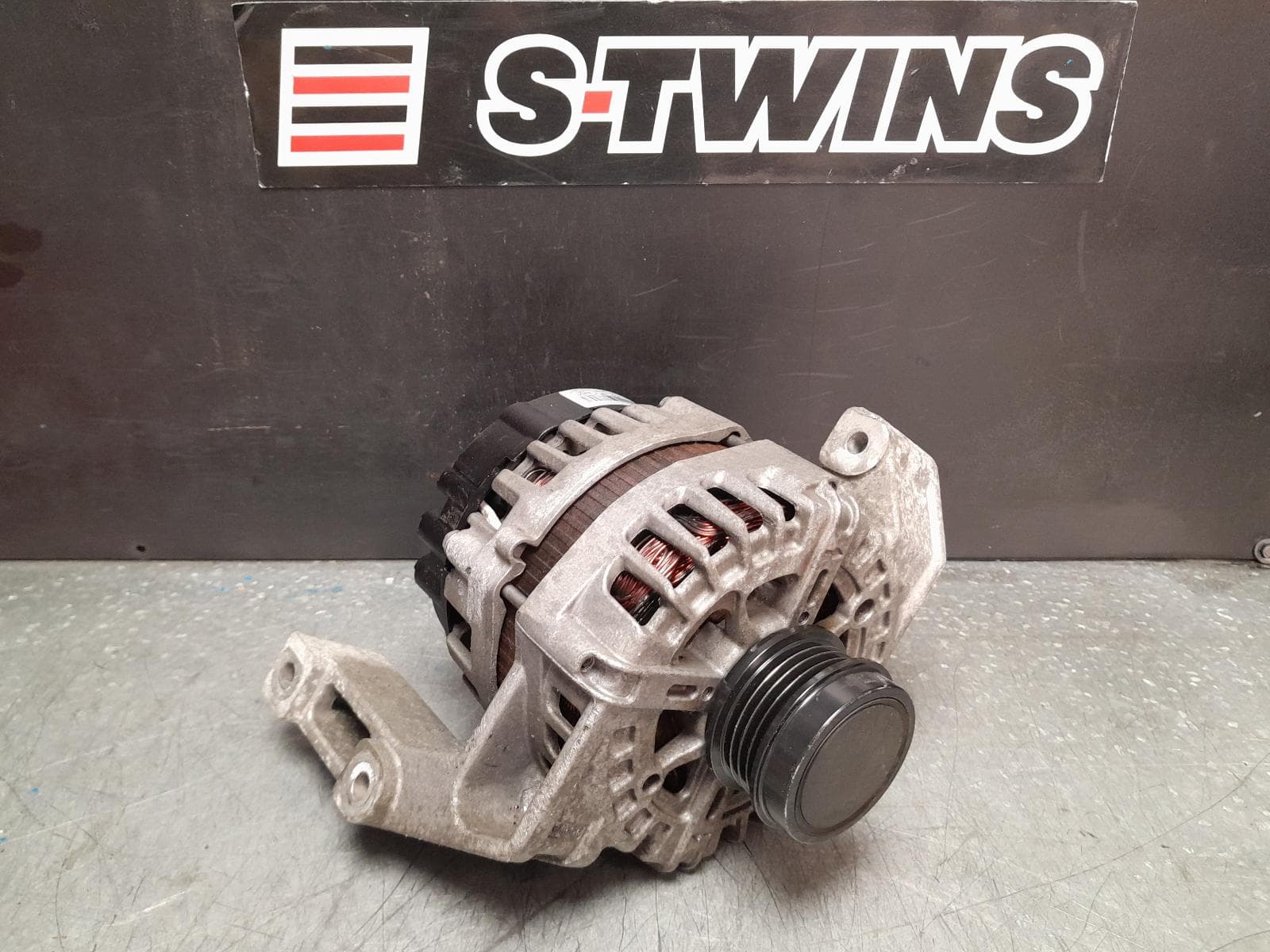 Used auto part listing image: 2014 FORD FOCUS ALTERNATOR PETROL, 2.0, LW, 05/11-08/15 0000354592