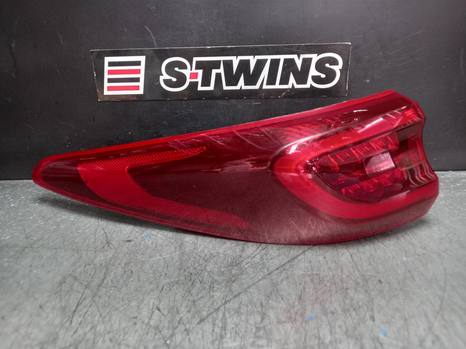 Used auto part listing image: 2018 KIA SPORTAGE LEFT TAILLIGHT QL, IN BODY, LED TYPE, 07/18-08/21 0000374597