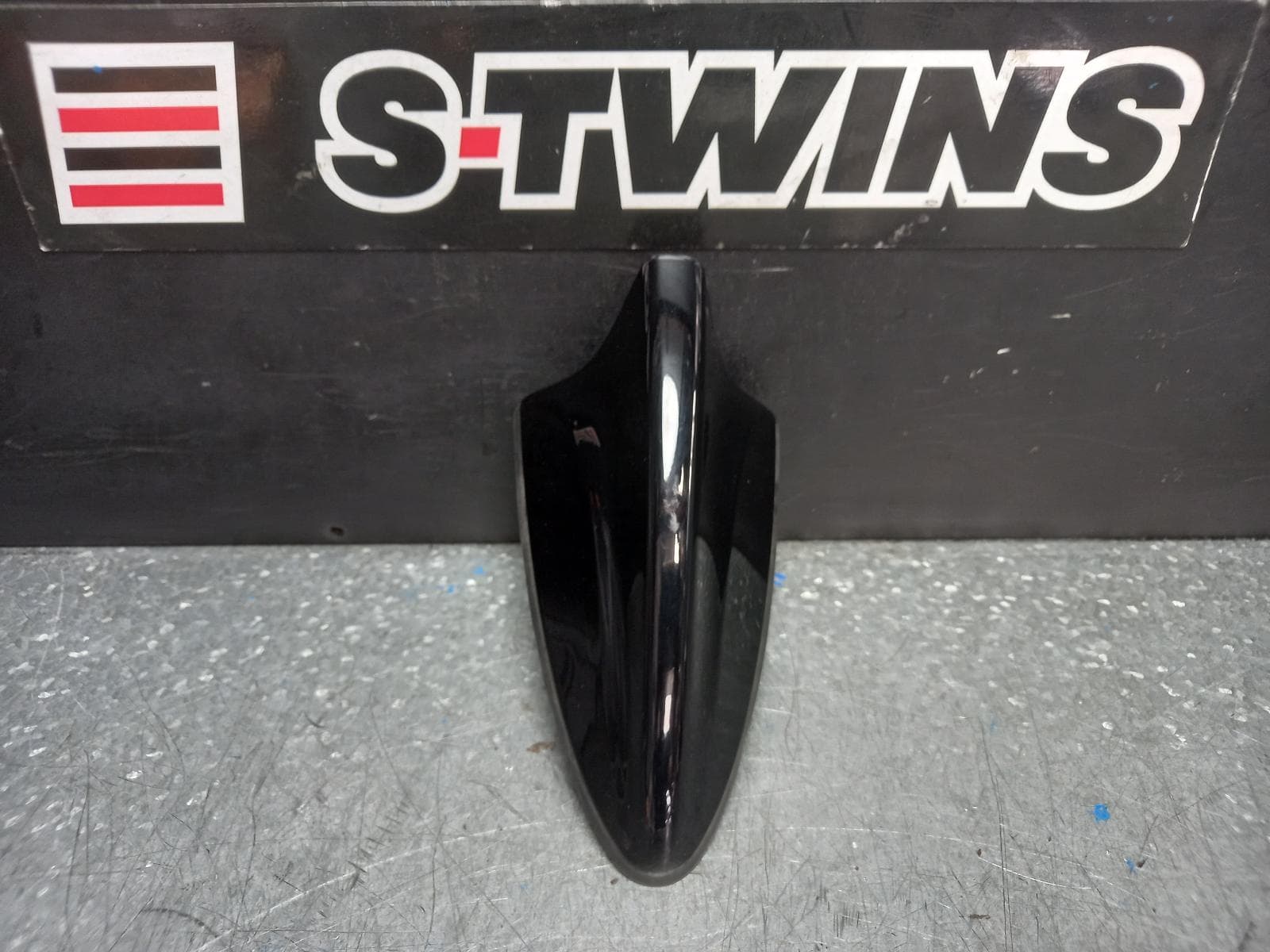 Used auto part listing image: 2018 KIA SPORTAGE ANTENNA QL, SHARK FIN TYPE, W/ SAT NAV, PANORAMIC ROOF TYPE, 10/15-08/21 0000374600