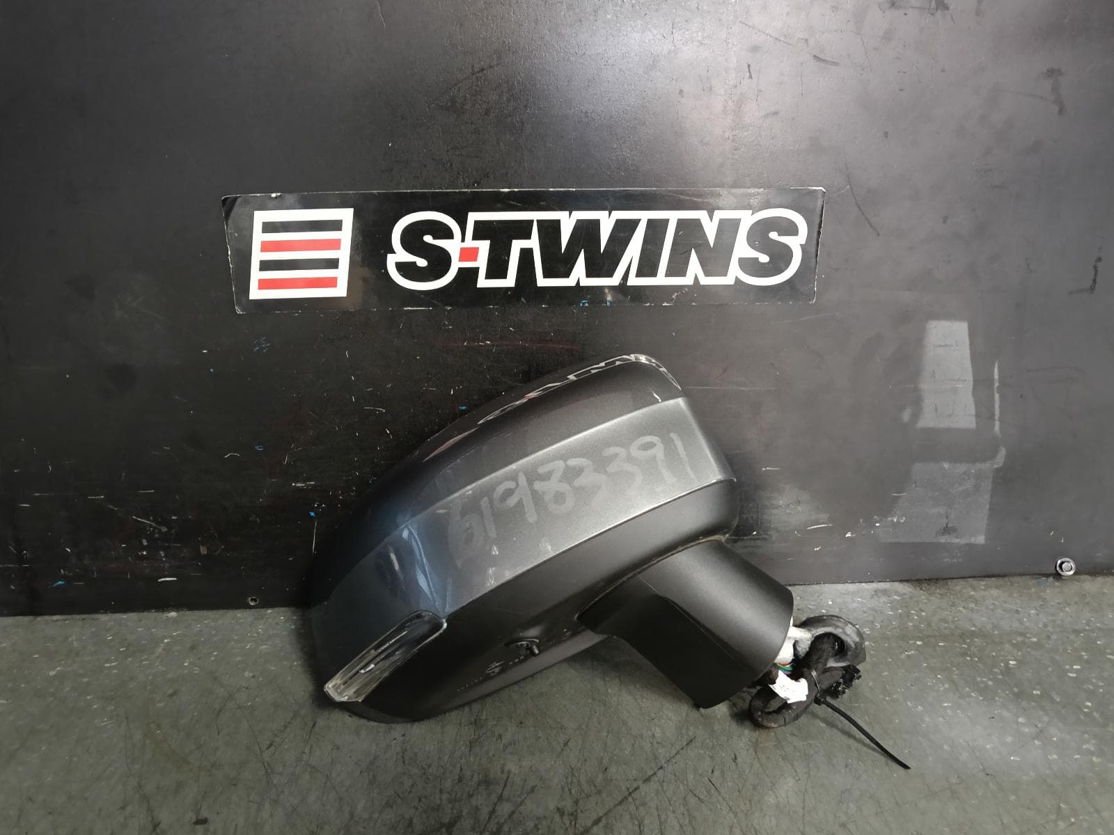 Used auto part listing image: 2019 VOLVO XC90 RIGHT DOOR MIRROR Mk2, POWER FOLD, W/ BLIND SPOT & CAMERA TYPE, COLOUR CODED, 04/15- 0000393078