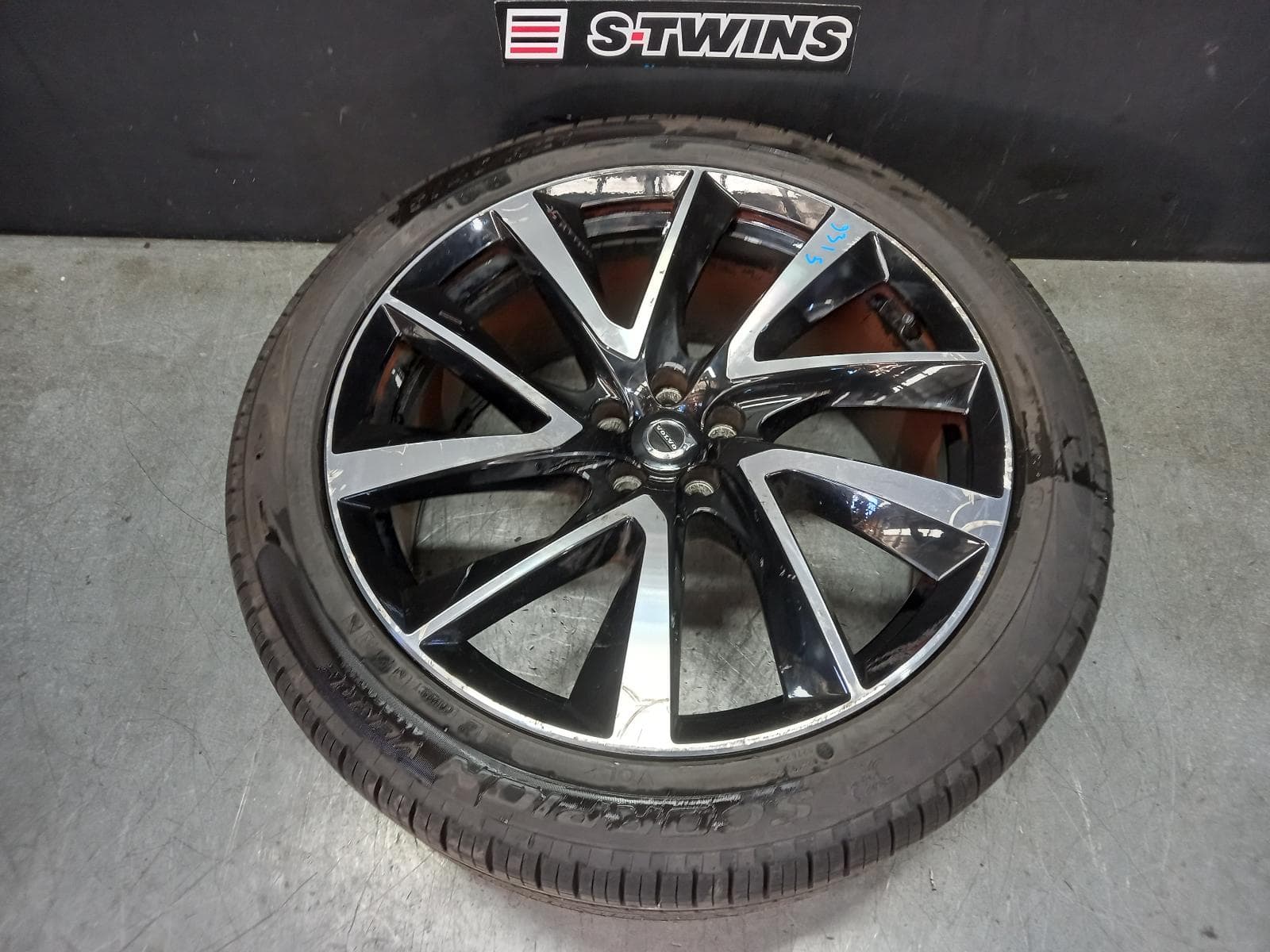 Used auto part listing image: 2019 VOLVO XC90 WHEEL MAG FACTORY, 20X9IN, 5 MULTI SPOKE, SILVER/BLACK, Mk2, 04/15-08/22 0000393087
