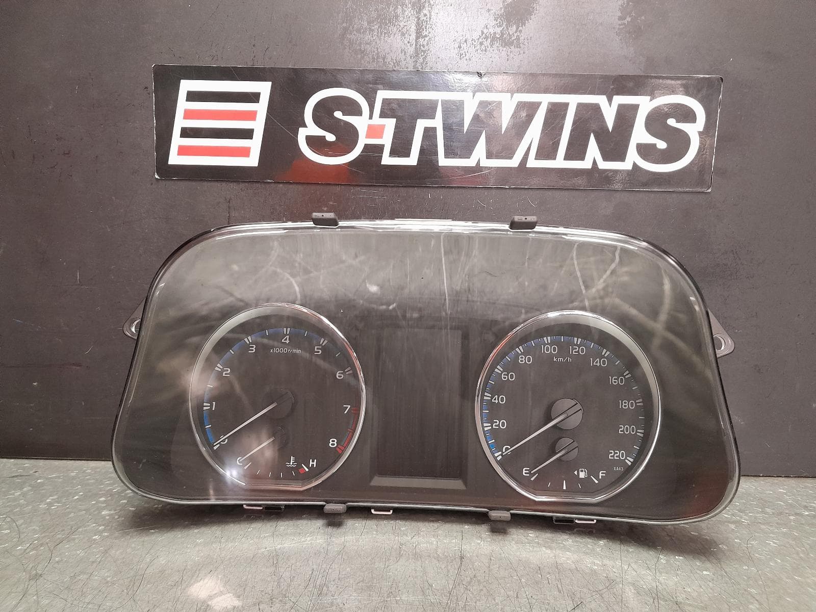 Used auto part listing image: 2017 TOYOTA RAV4 INSTRUMENTCLUSTER INSTRUMENT CLUSTER, PETROL, GXL/CRUISER, AUTO T/M, XA40, 10/15-12/18 0000361272