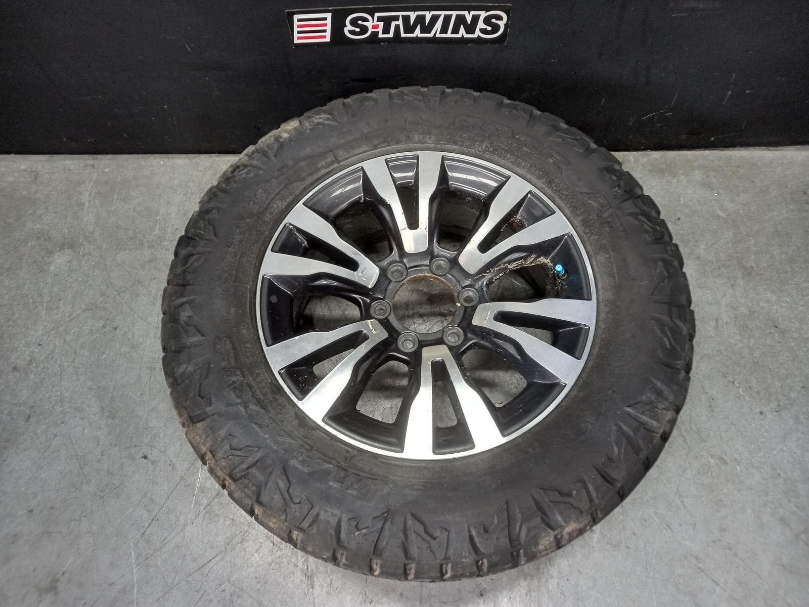 Used auto part listing image: 2019 HOLDEN COLORADO WHEEL MAG FACTORY, 18X7.5IN, GREY/SILVER, RG, 07/16-12/20 0000385463
