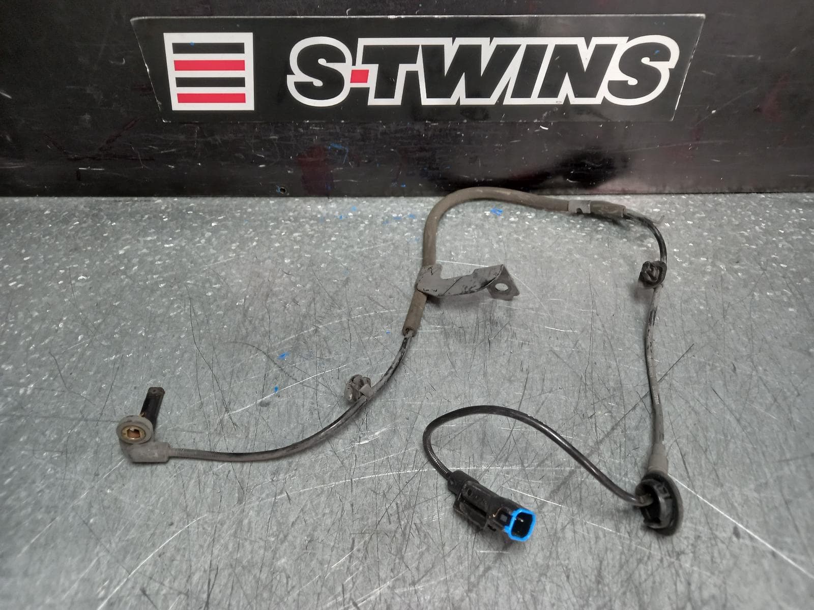 Used auto part listing image: 2013 JEEP PATRIOT ABS SENSOR RH FRONT, MK, 08/07-12/16 0000373410