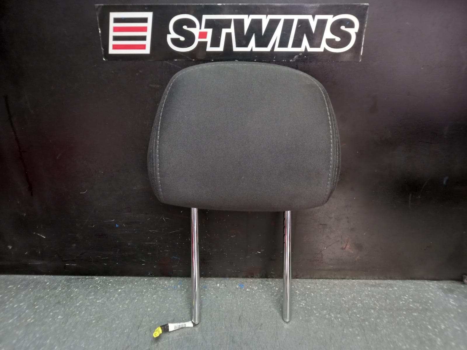 Used auto part listing image: 2013 JEEP PATRIOT HEADREST LH FRONT, CLOTH (AIRBAG TYPE), MK, 08/07-12/16 0000373411