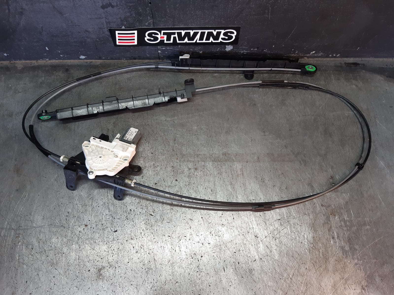 Used auto part listing image: 2016 AUDI Q7 PARCEL SHELF CARGO BLIND CARGO BLIND, 4M, 07/15- 0000351794
