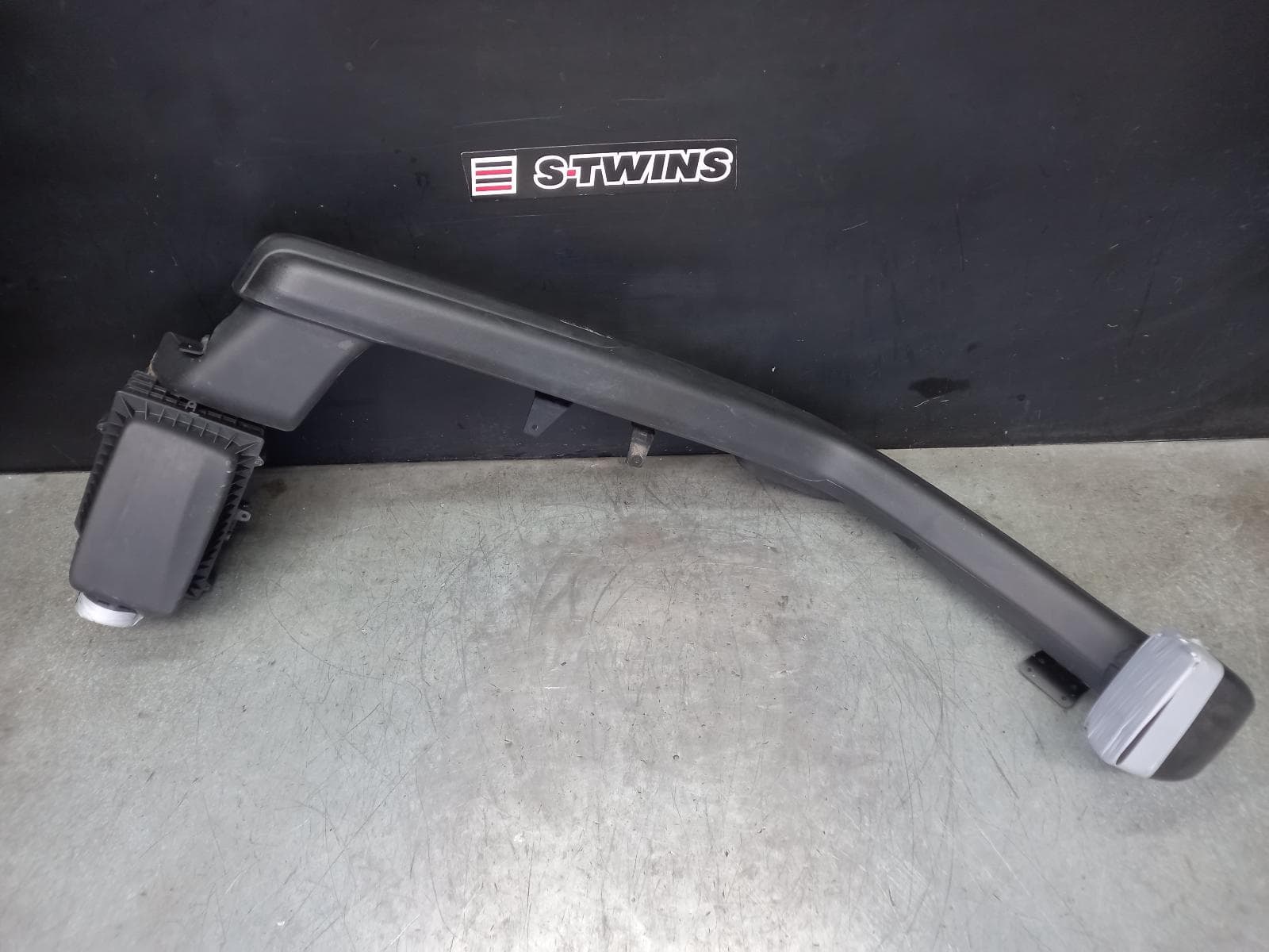 Used auto part listing image: 2022 JEEP WRANGLER AIR CLEANER BOX AIR CLEANER, JL, PETROL, 08/18- 0000392173