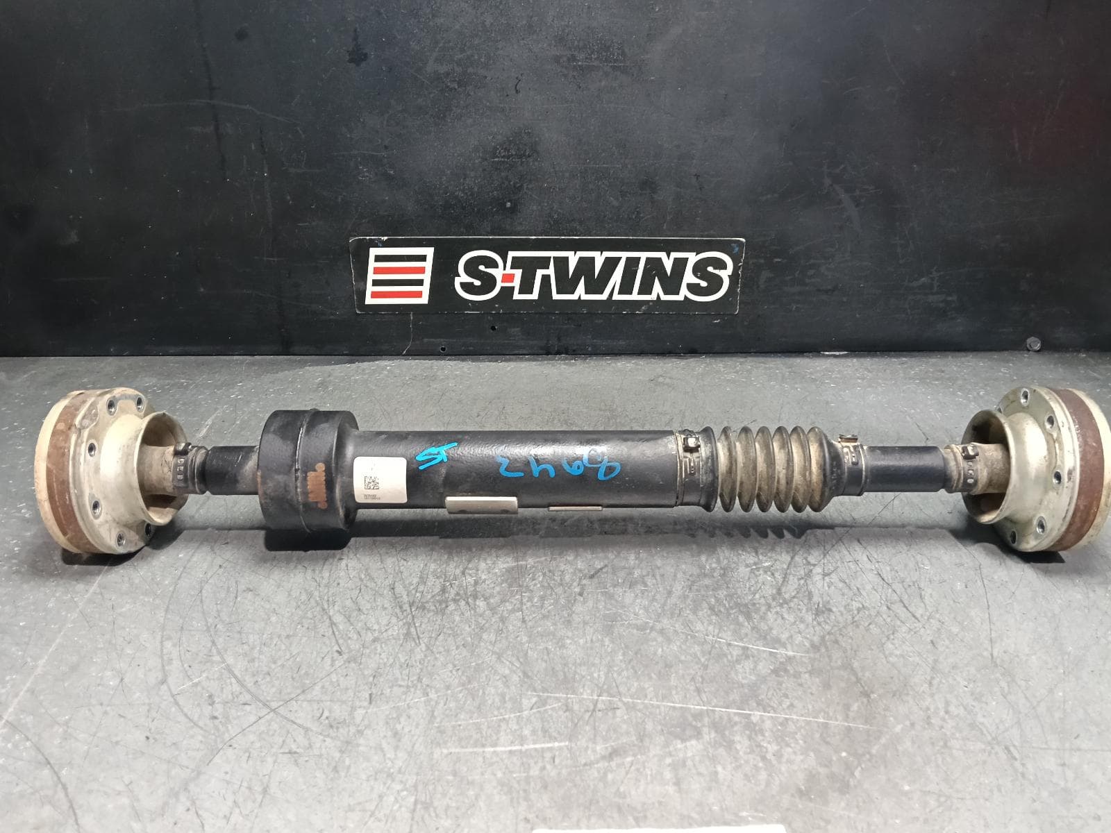 Used auto part listing image: 2022 JEEP WRANGLER REAR PROP SHAFT JL, 08/18- 0000406840