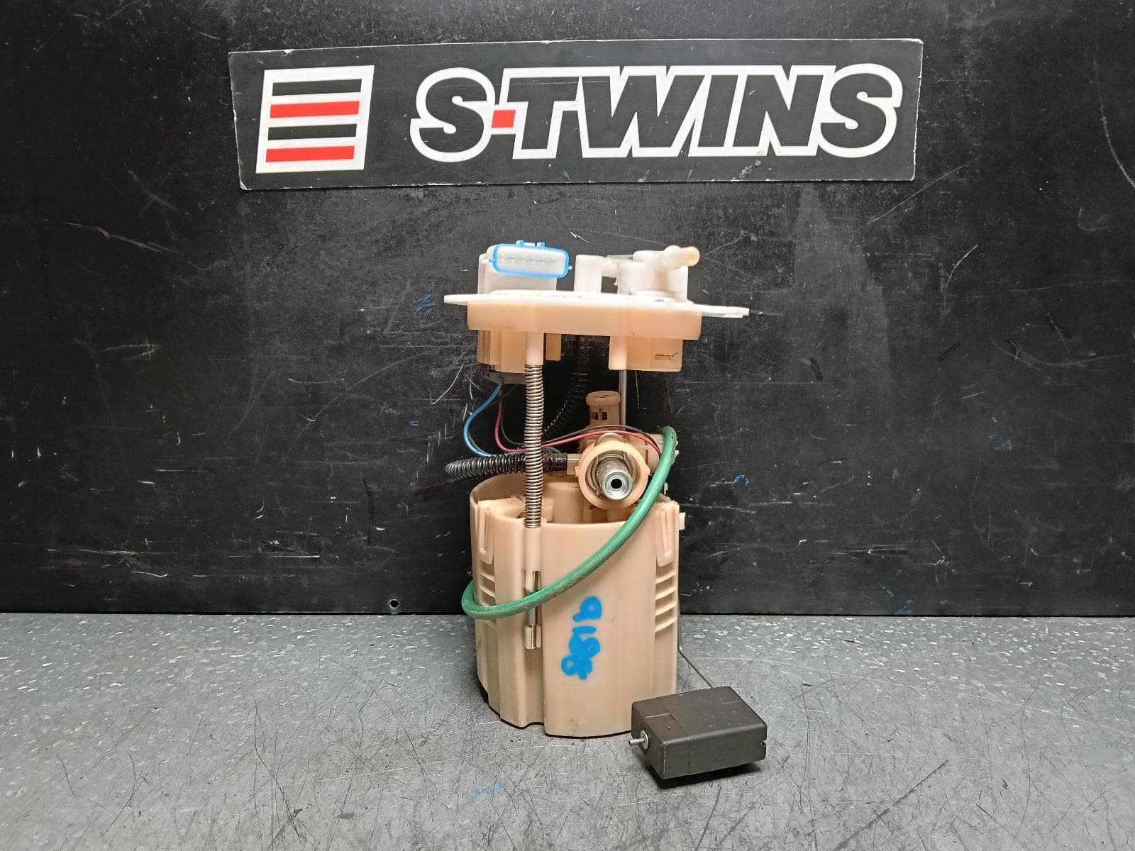 Used auto part listing image: 2019 NISSAN PATHFINDER FUEL PUMP R52, 06/13-04/21 0000386752