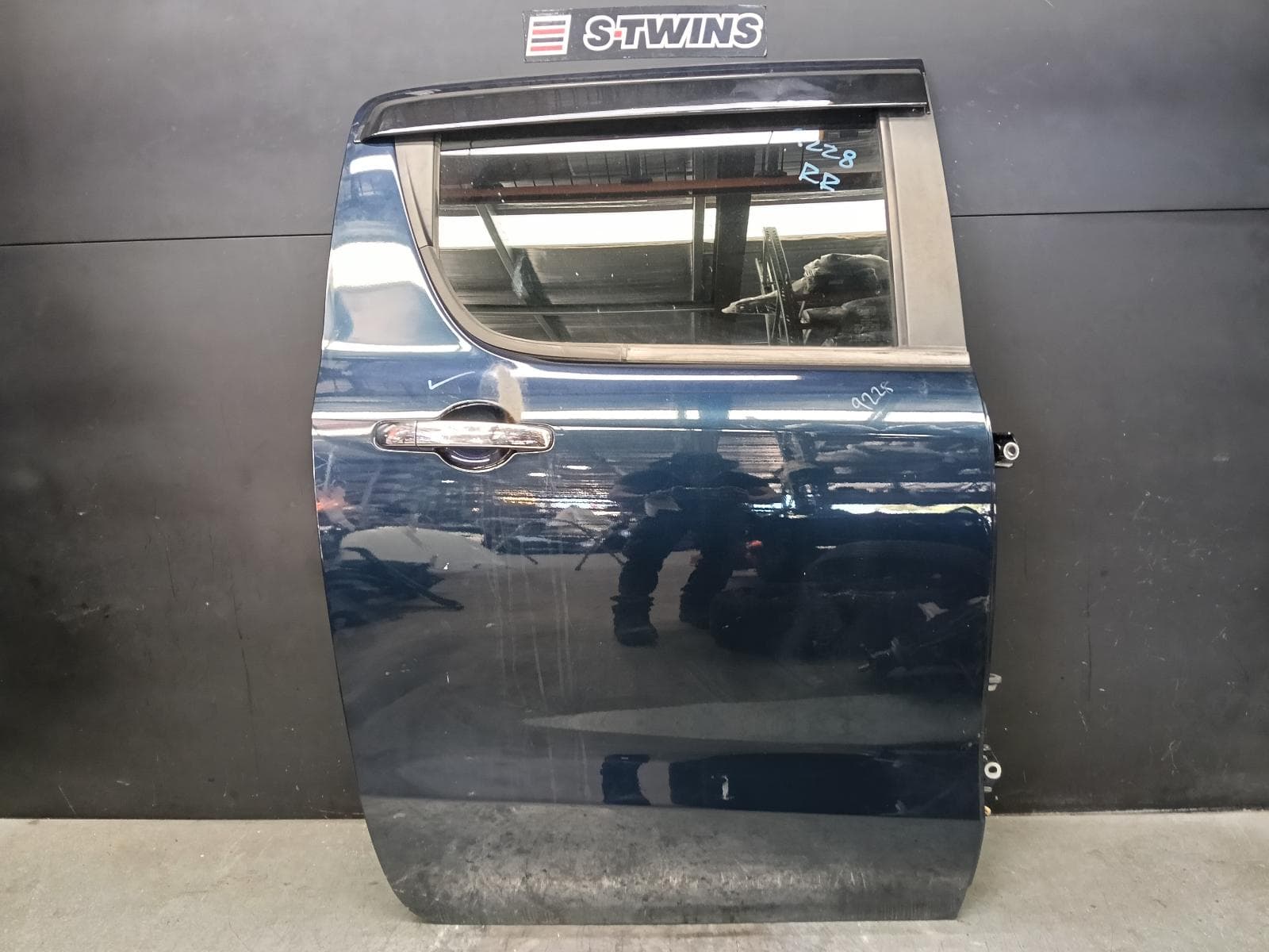 Used auto part listing image: 2019 MAZDA BT50 RIGHT REAR DOOR SLIDING UP-UR, DUAL CAB, 10/11-06/20 0000386210