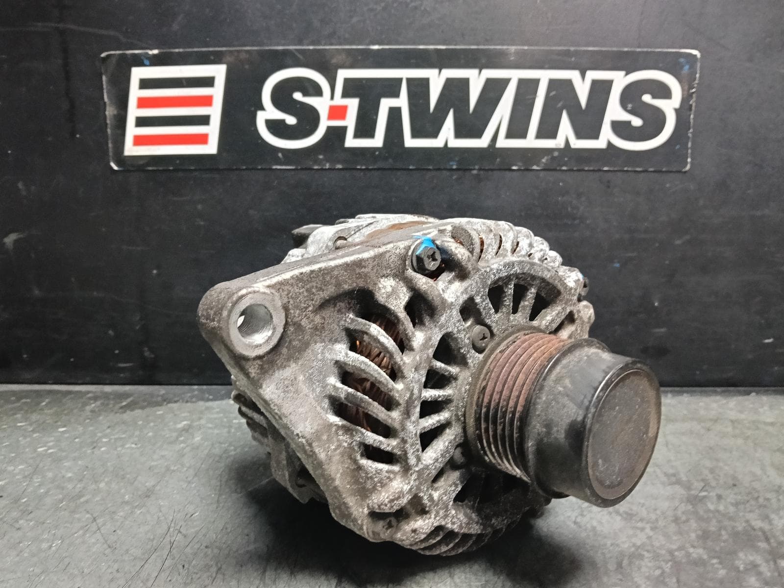 Used auto part listing image: 2013 JEEP COMPASS ALTERNATOR PETROL, 2.4, MK, 12/06-12/16 0000411189
