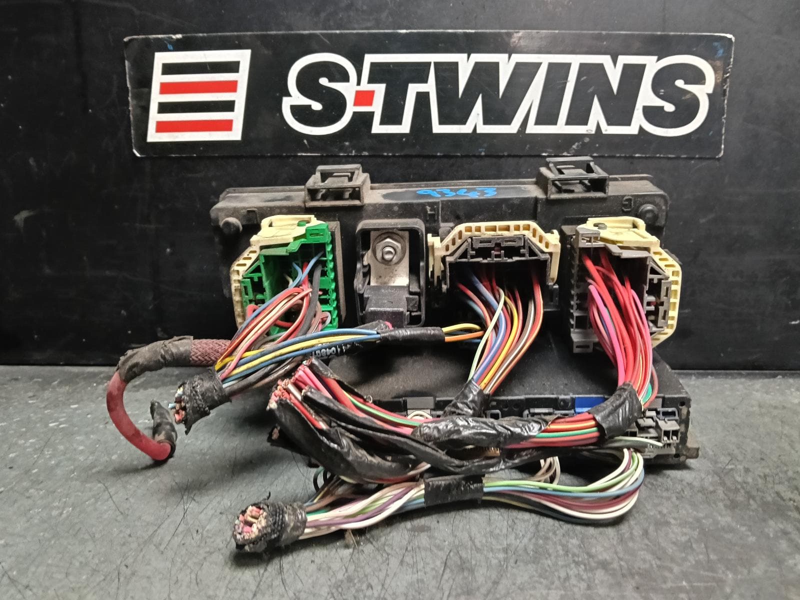Used auto part listing image: 2013 JEEP COMPASS FUSE BOX ENGINE BAY, AUTO, MK, 07/11-12/16 0000411190