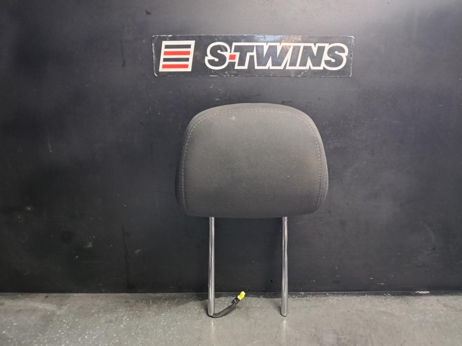 Used auto part listing image: 2013 JEEP COMPASS HEADREST LH FRONT, CLOTH, MK, 01/12-12/16 0000411198