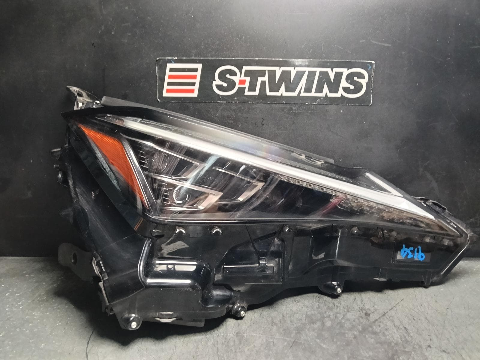 Used auto part listing image: 2019 LEXUS UX RIGHT HEADLAMP LED, ADAPTIVE TYPE, X10, 10/18- 0000408285