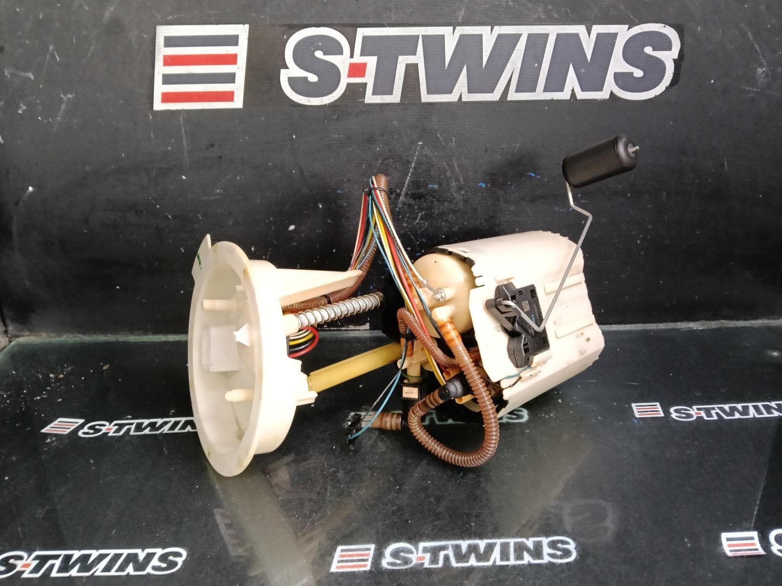 Used auto part listing image: 2015 VOLVO XC90 FUEL PUMP PETROL, 2.0, B4204T27, TURBO-S/CHARGED, VIN LFA2, IN TANK (PUMP & SENDER), Mk2, 04/15-07/21 0000398584