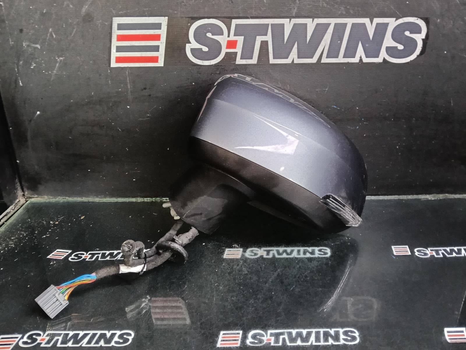 Used auto part listing image: 2015 VOLVO XC90 LEFT DOOR MIRROR Mk2, POWER FOLD, W/ BLIND SPOT & CAMERA TYPE, COLOUR CODED, 04/15- 0000398586