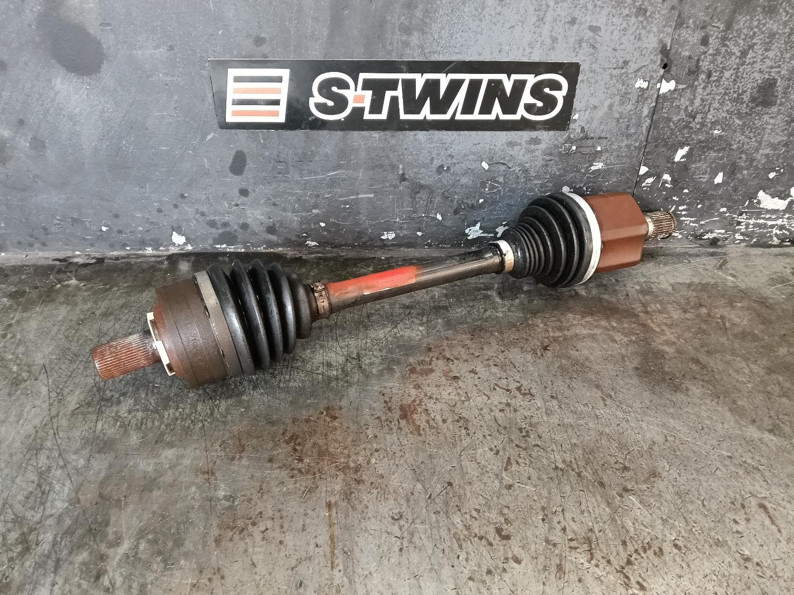 Used auto part listing image: 2015 VOLVO XC90 LEFT DRIVESHAFT FRONT, Mk2, 04/15- 0000398483