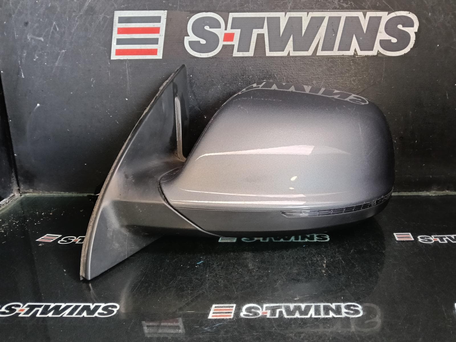 Used auto part listing image: 2013 AUDI Q7 LEFT DOOR MIRROR 4L, MANUAL FOLD, W/ INDICATOR, NON MEMORY & NO LANE CHANGE ASSIST TYPE, 10/09-08/15 0000401121