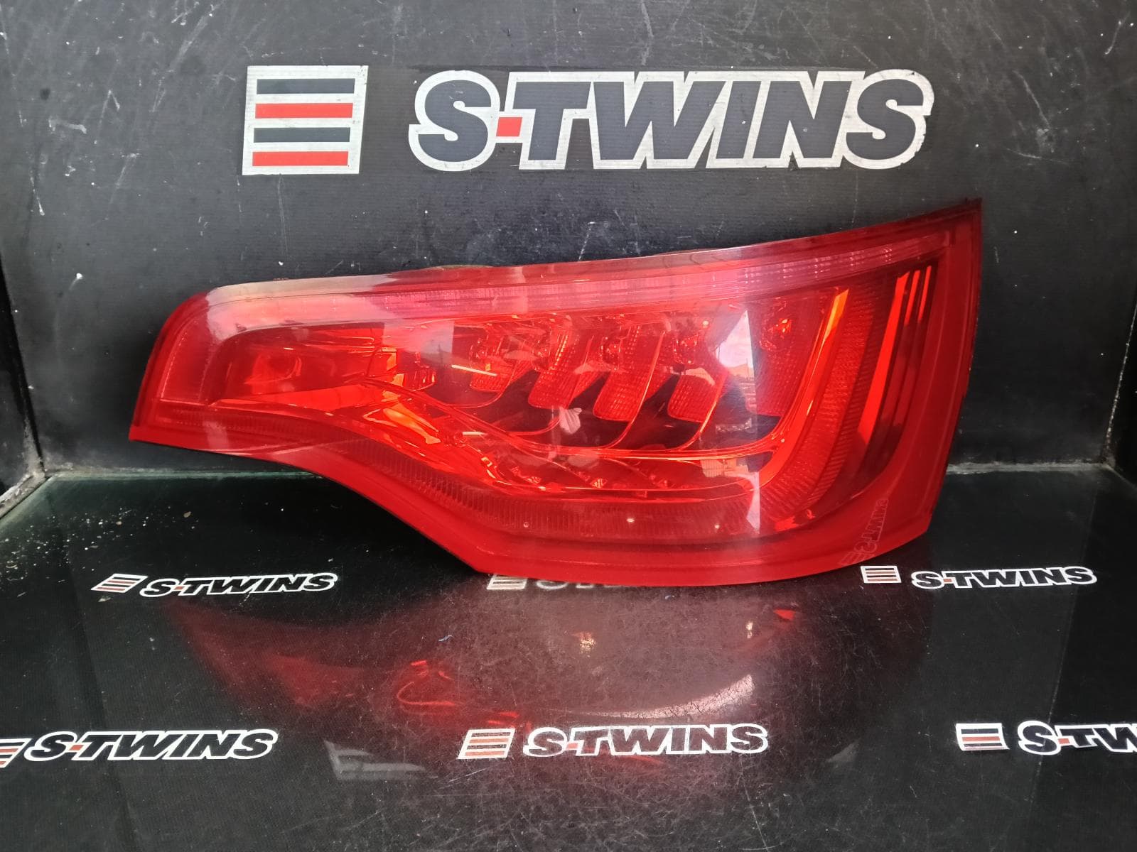 Used auto part listing image: 2013 AUDI Q7 RIGHT TAILLIGHT 4L, IN TAILGATE, 10/09-08/15 0000401120