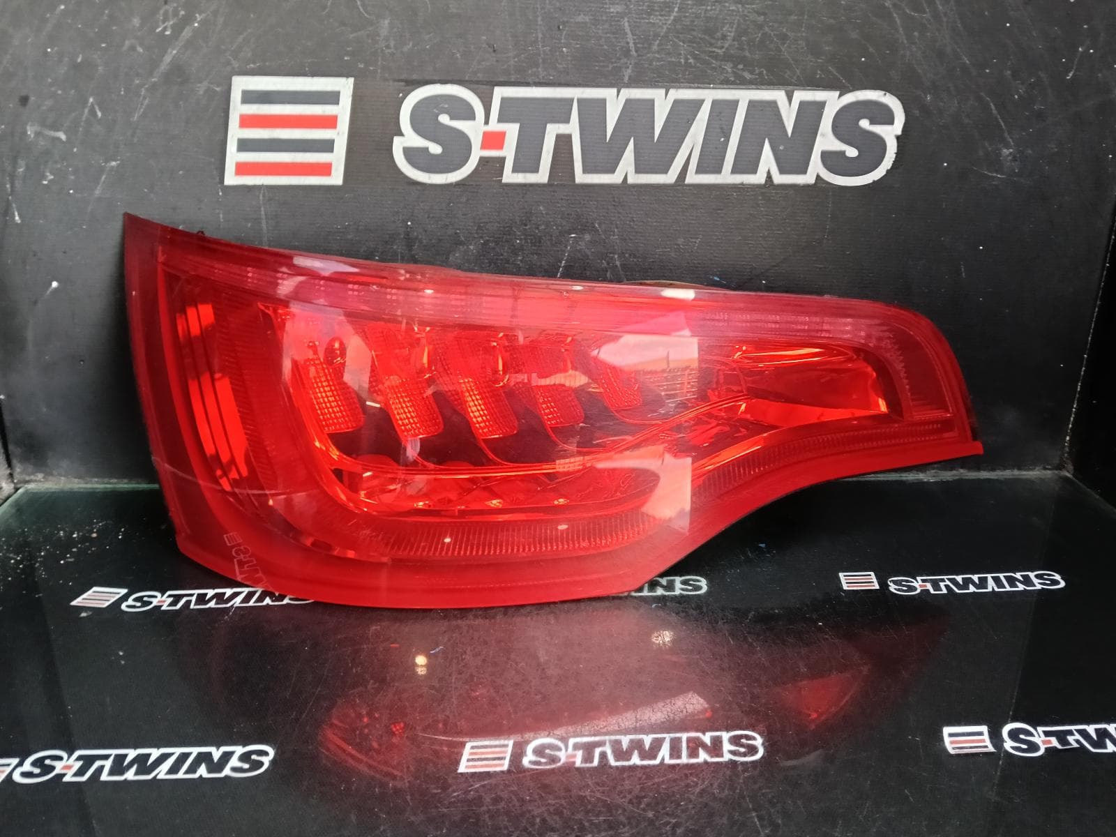 Used auto part listing image: 2013 AUDI Q7 LEFT TAILLIGHT 4L, IN TAILGATE, 10/09-08/15 0000401119