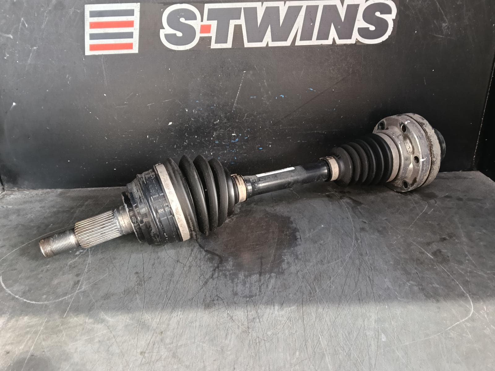 Used auto part listing image: 2013 AUDI Q7 RIGHT DRIVESHAFT FRONT, 3.0, PETROL, CJTB CODE, 4L, 09/10-08/15 0000401221