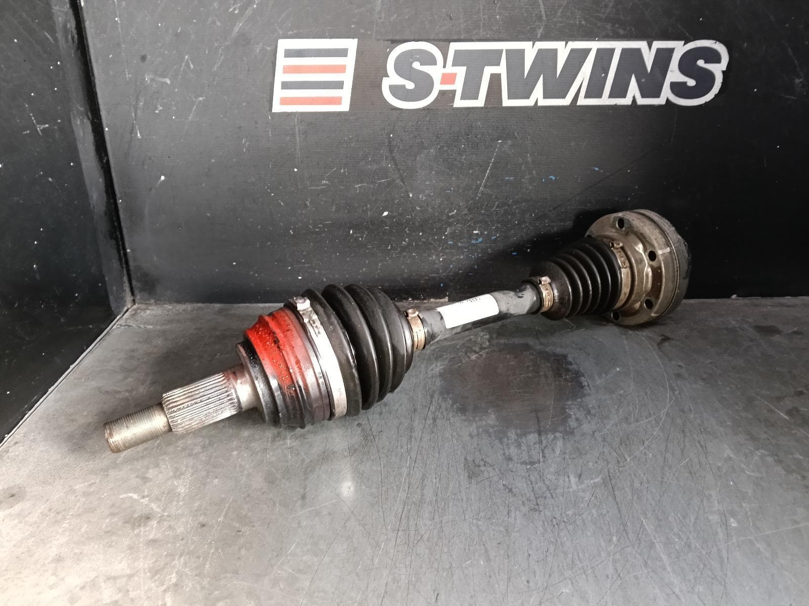 Used auto part listing image: 2013 AUDI Q7 LEFT DRIVESHAFT FRONT, 3.0, PETROL, CJTB CODE, 4L, 09/10-08/15 0000401222