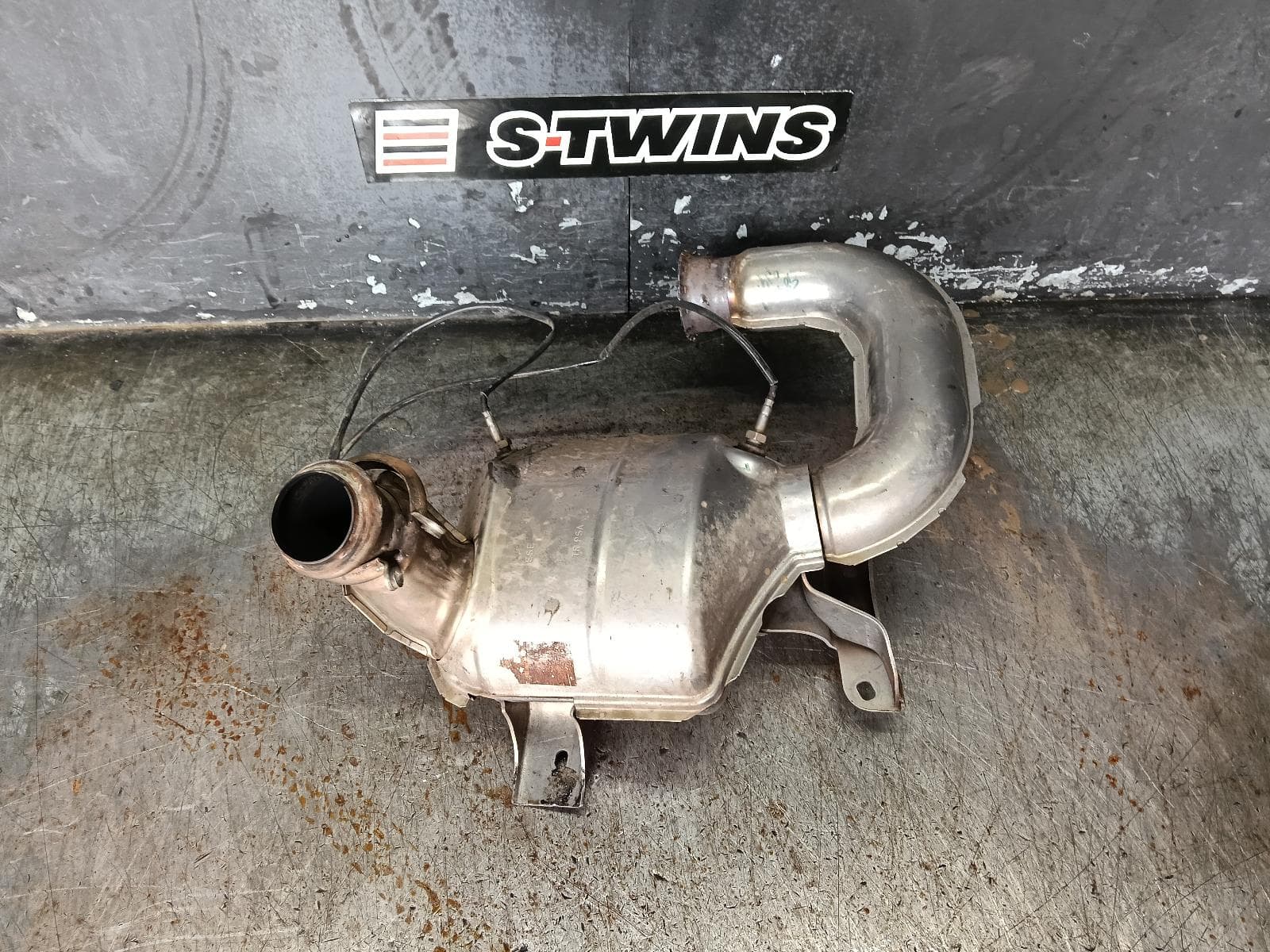 Used auto part listing image: 2018 PEUGEOT 3008 CATALYTIC CONVERTER P84, 10/16-12/23 0000402036