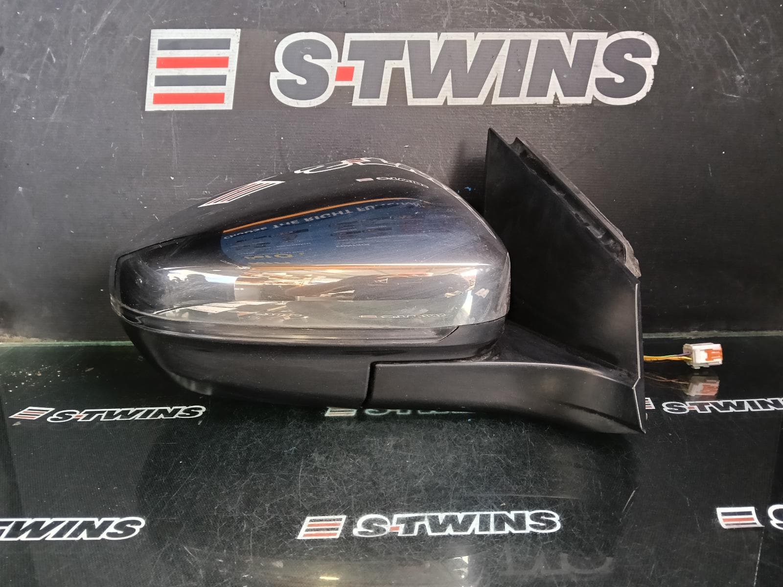 Used auto part listing image: 2018 PEUGEOT 3008 RIGHT DOOR MIRROR P84, POWER FOLD, BLIND SPOT, AUTO DIP, CAMERA, CHROME, 10/16-10/20 0000402045