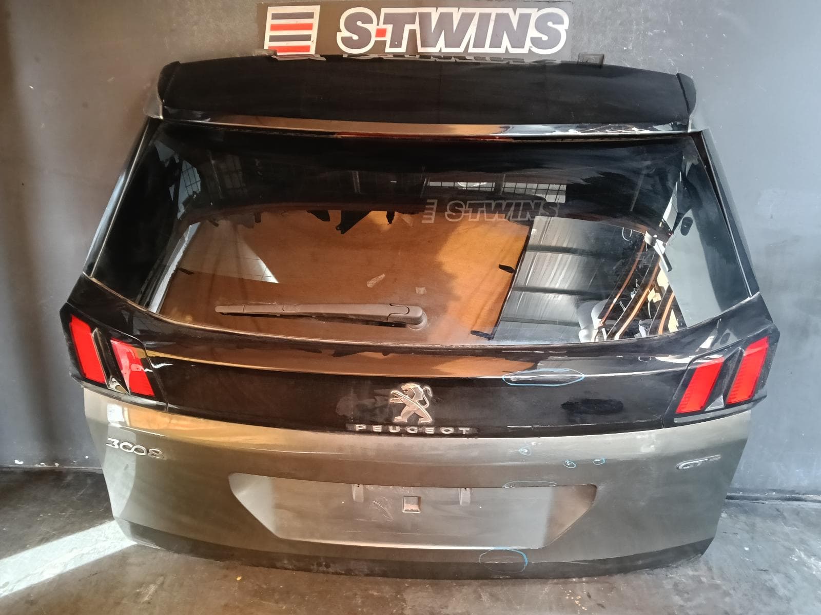 Used auto part listing image: 2018 PEUGEOT 3008 BOOTLID TAILGATE TAILGATE, P84, POWER TYPE, 10/16- 0000401927