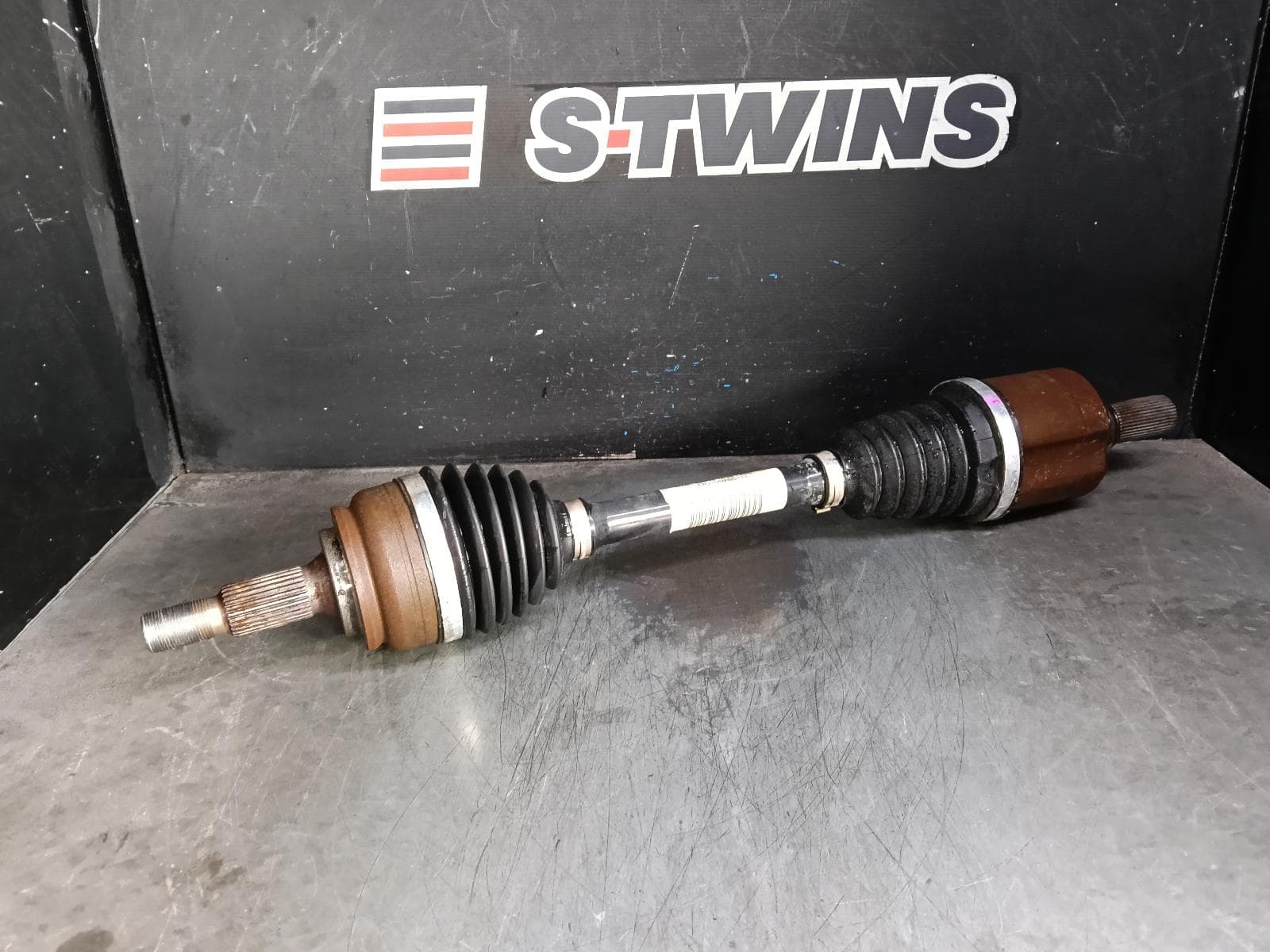 Used auto part listing image: 2018 PEUGEOT 3008 LEFT DRIVESHAFT P84, 10/16-12/23 0000402050