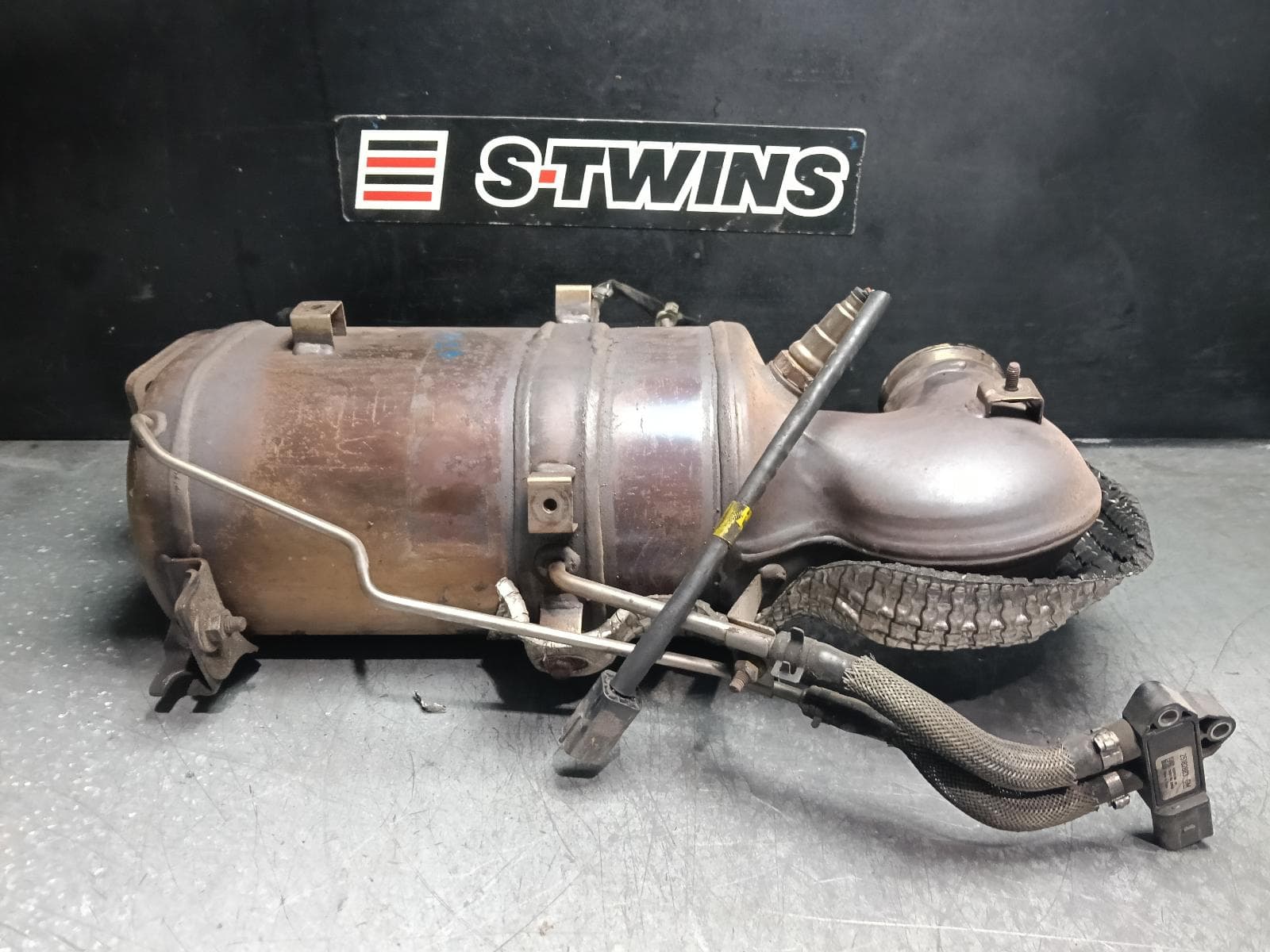 Used auto part listing image: 2014 HOLDEN CAPTIVA PARTICULATE FILTER DPF 2.2, DIESEL, 1 TEMPERATURE SENSOR TYPE, CG, 01/11-06/18 0000411208