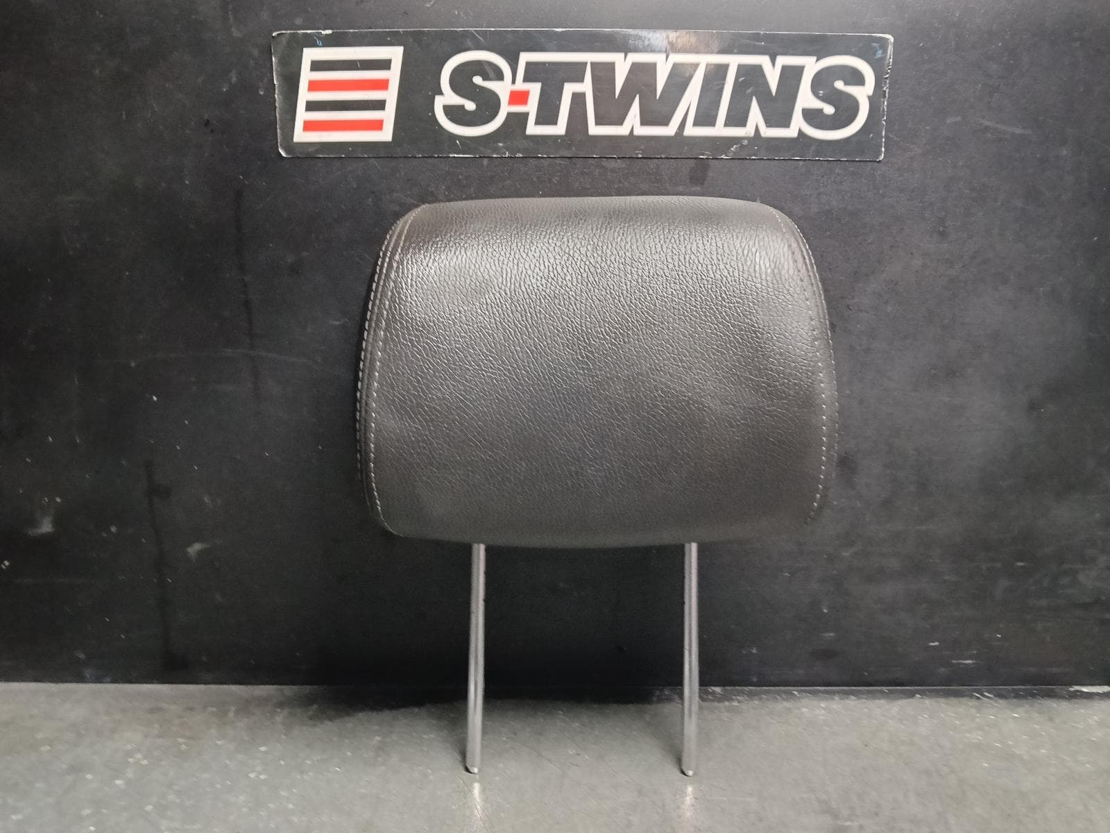 Used auto part listing image: 2014 HOLDEN CAPTIVA HEADREST LH FRONT, LEATHER, CG, 01/11-06/18 0000411218