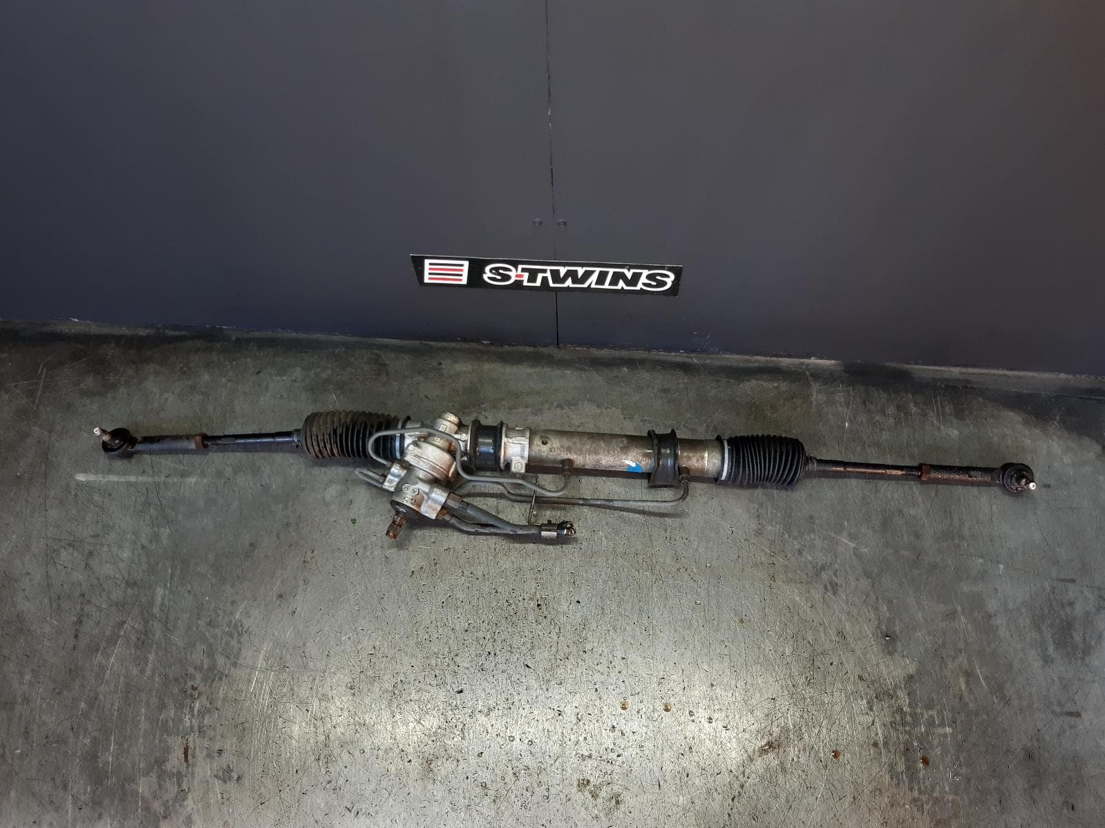 Used auto part listing image: 2001 TOYOTA HIACE STEERING BOX RACK LH/RZH10#, POWER, STEERING RACK, 09/95-12/04 0000355996