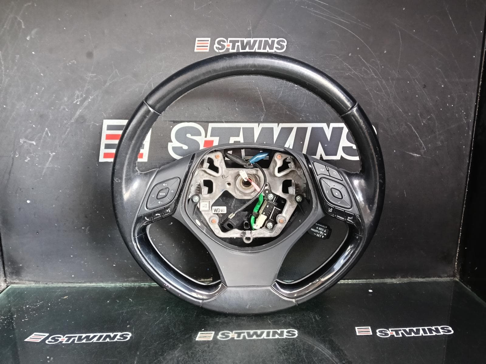 Used auto part listing image: 2017 TOYOTA C-HR STEERING WHEEL LEATHER, GEN 1, 12/16-09/19 0000390916
