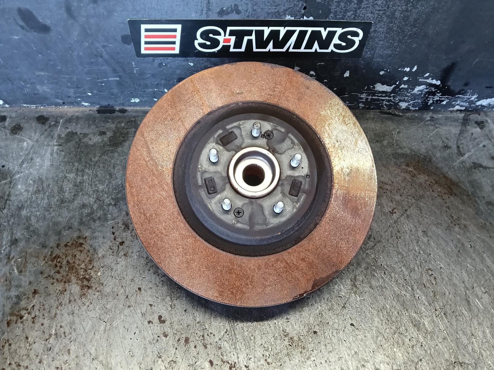 Used auto part listing image: 2021 HYUNDAI SONATA LEFT FRONT HUB ASSEMBLY DN8, N LINE, 04/20- 0000395104