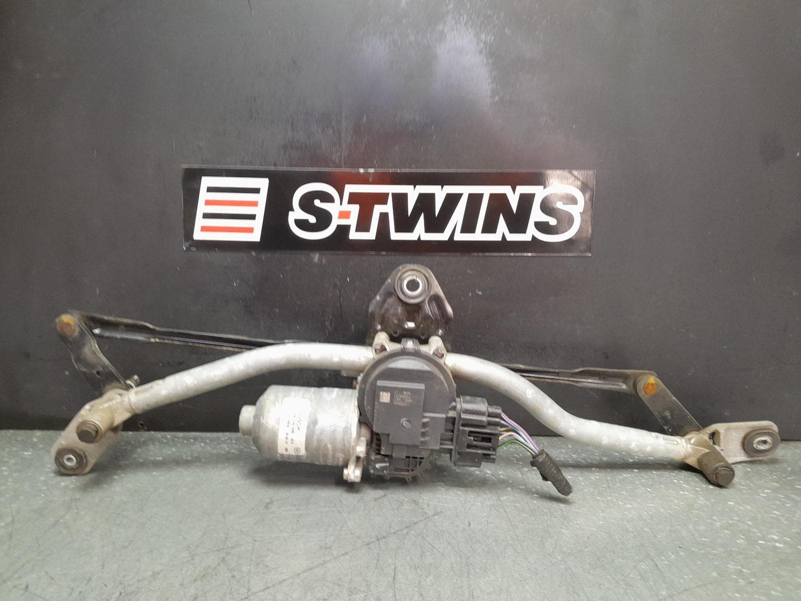 Used auto part listing image: 2019 FORD RANGER WIPER MOTOR FRONT, WIPER MOTOR ASSY (LINKAGE & MOTOR), PX, 06/15-04/22 0000356825
