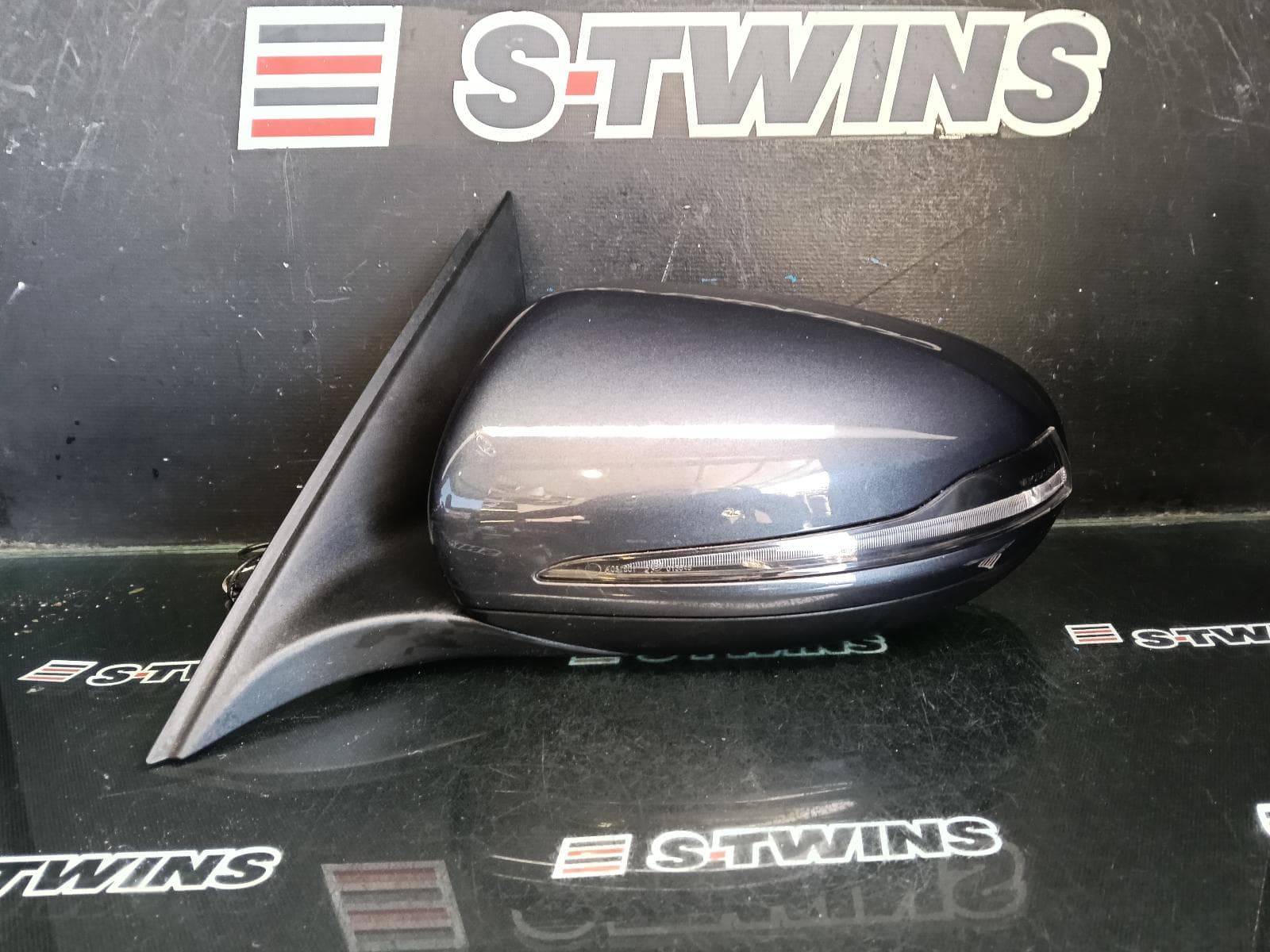 Used auto part listing image: 2016 MERCEDES C CLASS LEFT DOOR MIRROR W205/S205, SEDAN/WAGON, NON AMG, W/ BLACK FLASHER, MEMORY TYPE, COLOR CODED, 03/15-04/16 0000399761