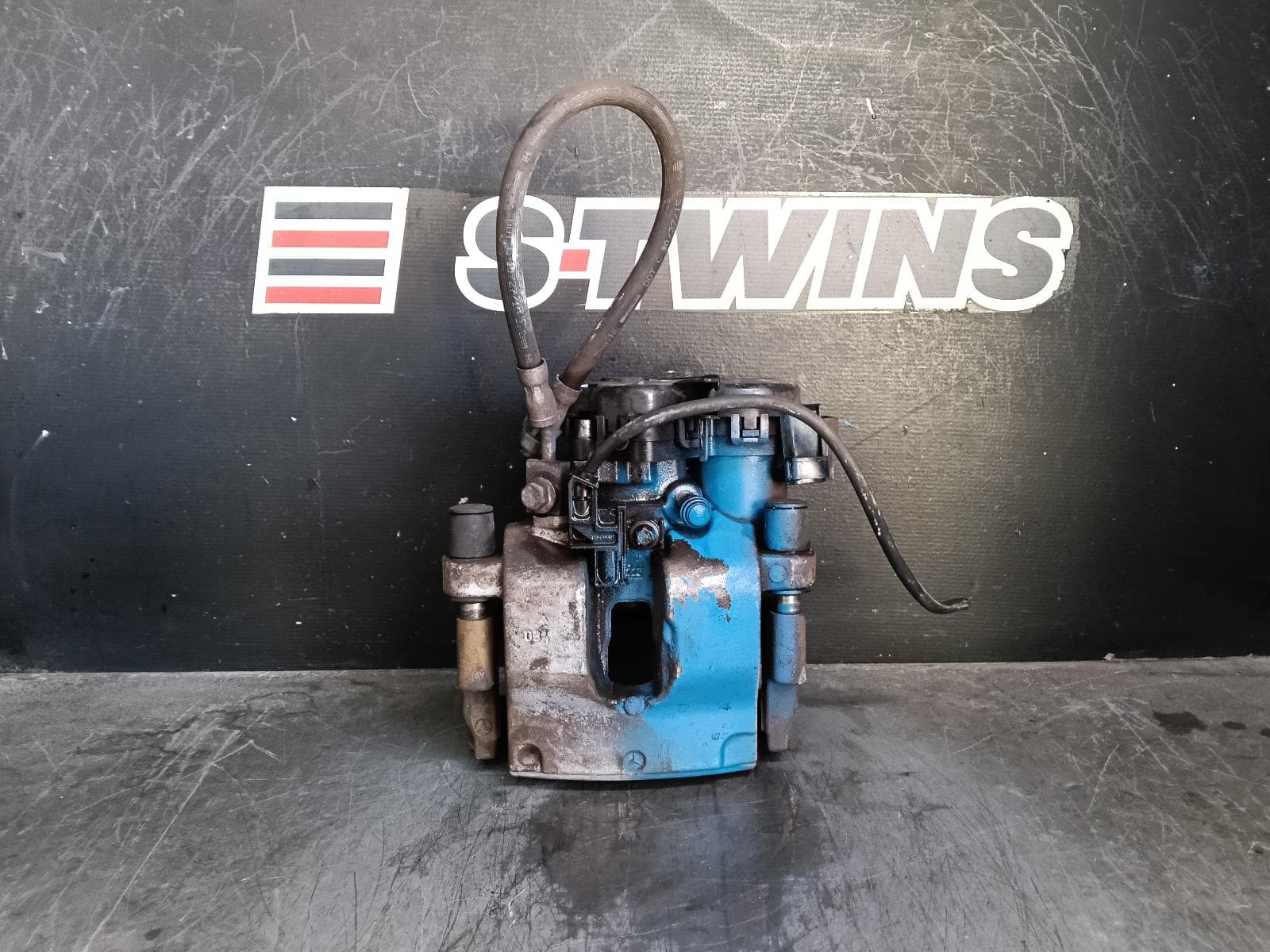 Used auto part listing image: 2016 MERCEDES C CLASS CALIPER RH REAR, C200/C250BT/C250d, W205/S205/C205/A205, 06/14-07/23 0000399763