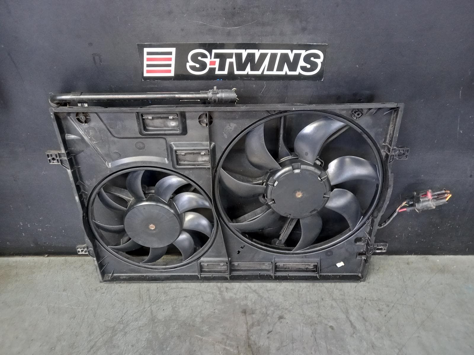 Used auto part listing image: 2015 VOLKSWAGEN GOLF FAN DUAL FAN ASSY, 2.0, PETROL, CHHA/CHHB/CJXB/CXDA/DJHB/CJXD/DLBA CODE, 320W/200W (BROSE), GEN 7, 11/12-08/20 0000357618