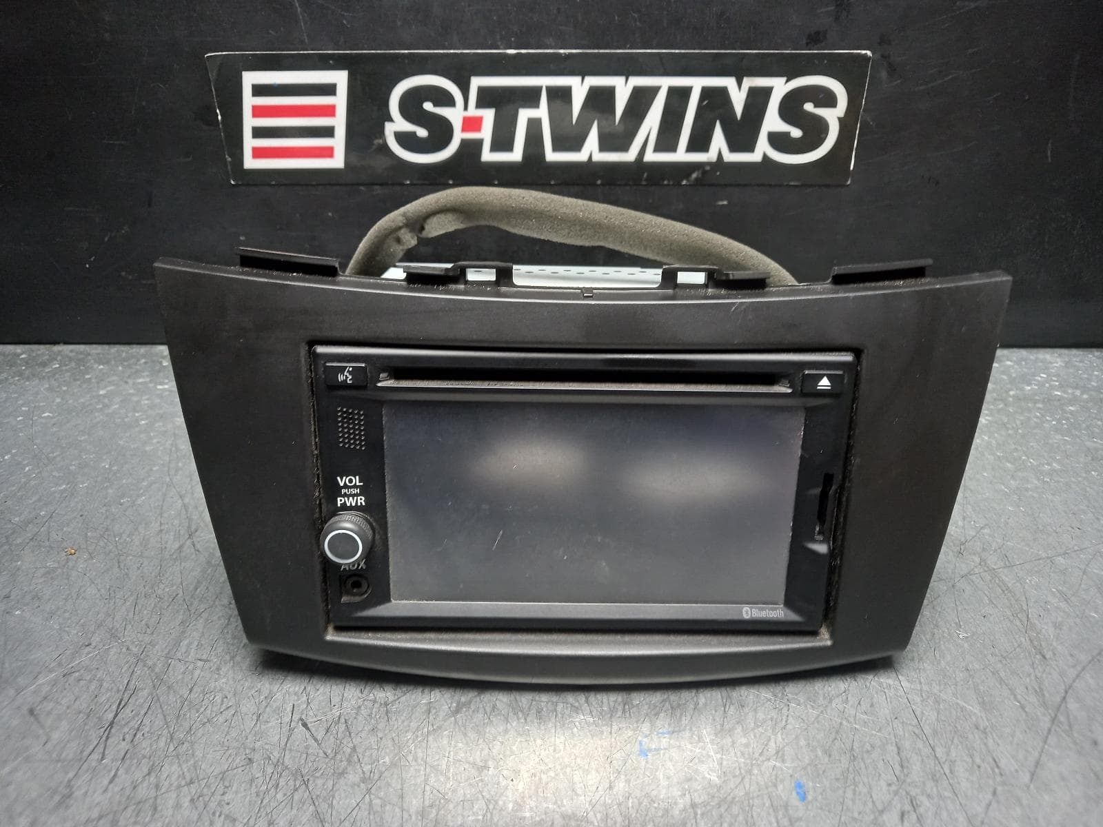 Used auto part listing image: 2016 SUZUKI SWIFT SAT NAV HEAD UNIT, FZ, 08/10-03/17 0000374475