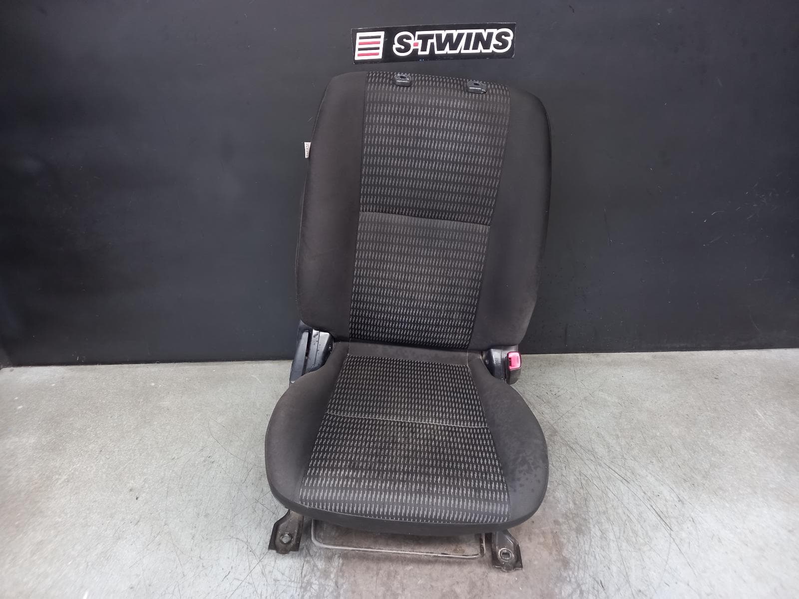 Used auto part listing image: 2012 MITSUBISHI LANCER FRONT SEAT RH FRONT, AIRBAG TYPE, CJ, 09/08-10/15 0000374806