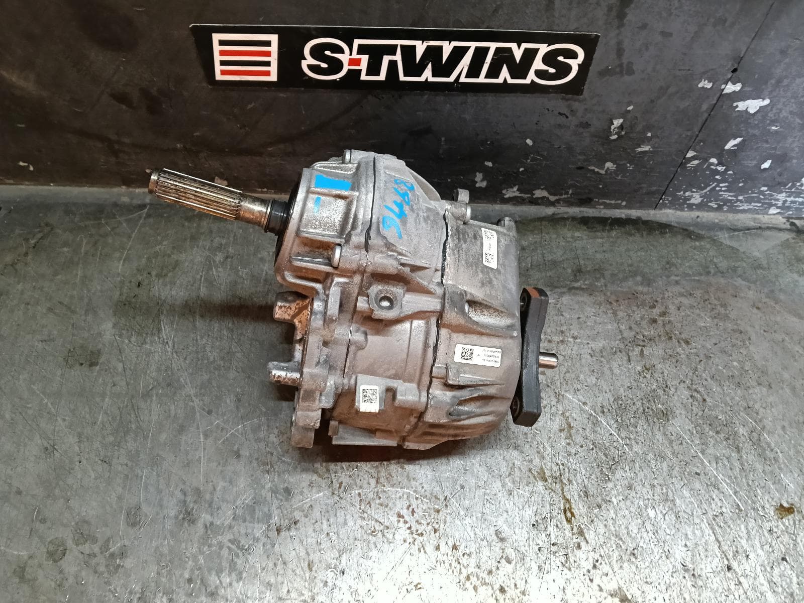 Used auto part listing image: 2015 MERCEDES GLC CLASS TRANSFER CASE AUTO, PETROL, 2.0, TURBO, GLC250, X253/C253, 09/15-07/19 0000402848