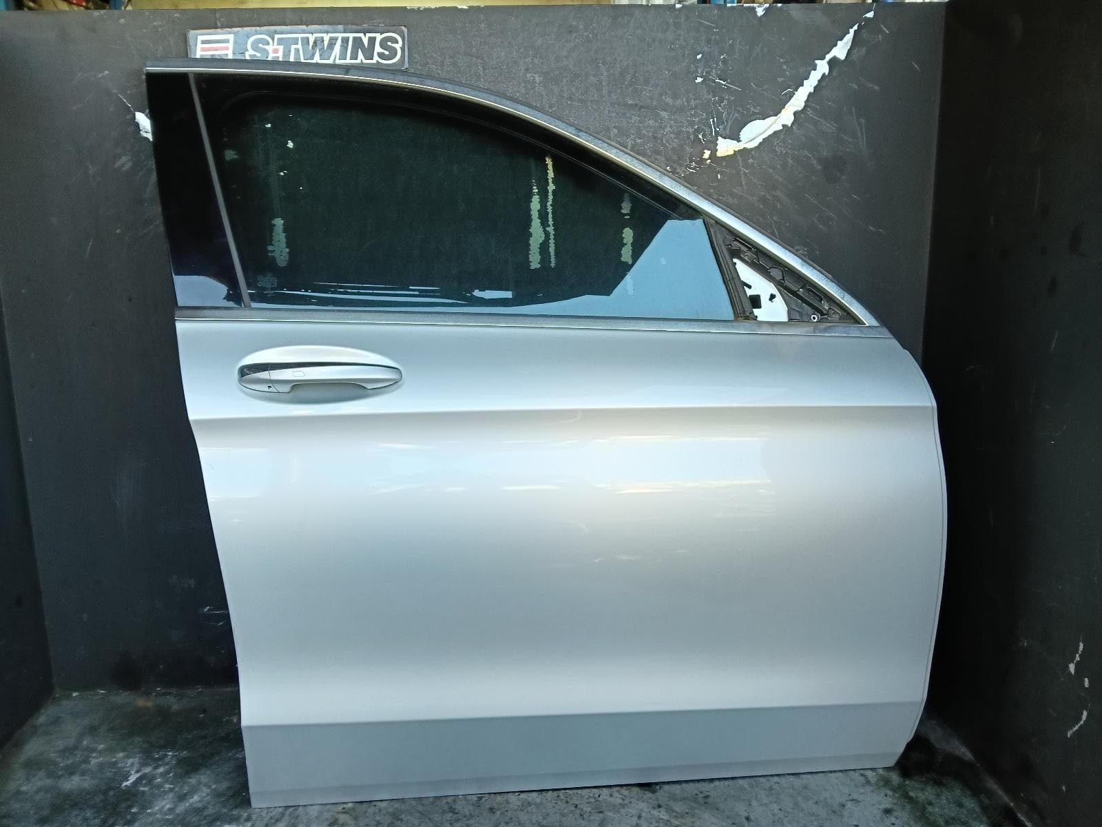 Used auto part listing image: 2015 MERCEDES GLC CLASS LEFT FRONT DOOR X253, WAGON TYPE, 09/15-03/23 0000402585